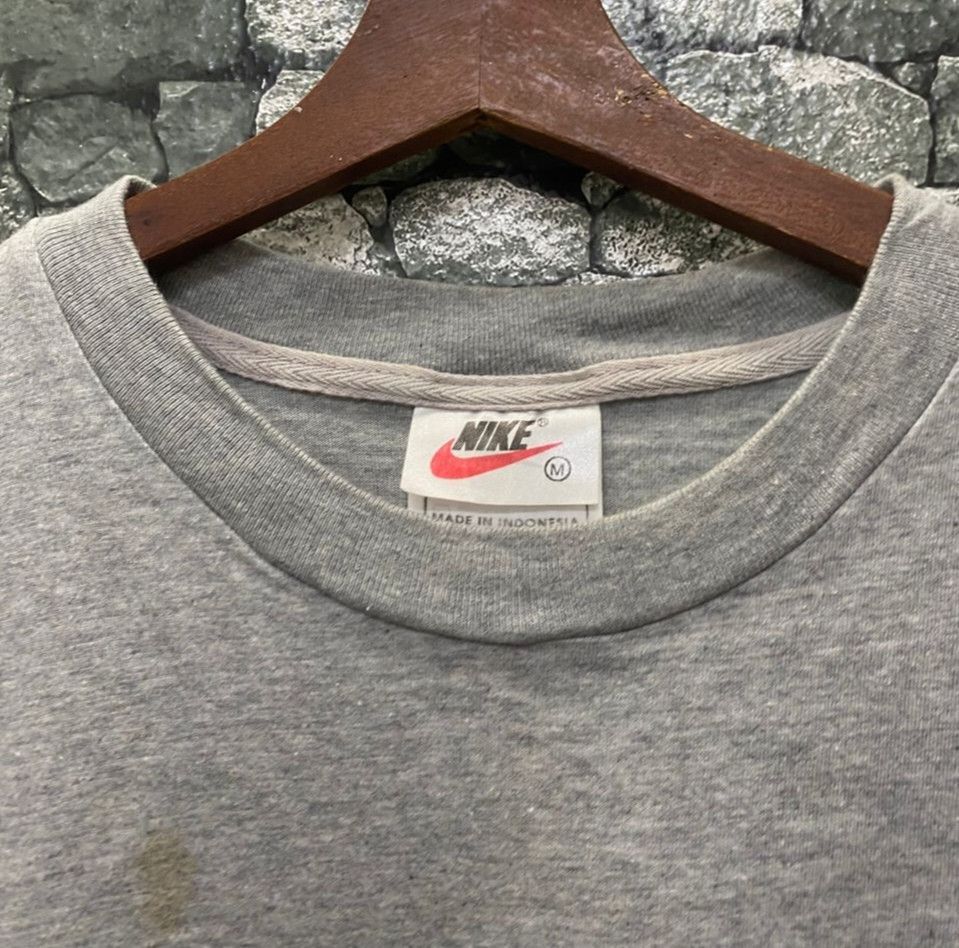 Nike Vintage 90s Nike Sportwear Tshirt Size US L / EU 52-54 / 3 - 7 Thumbnail