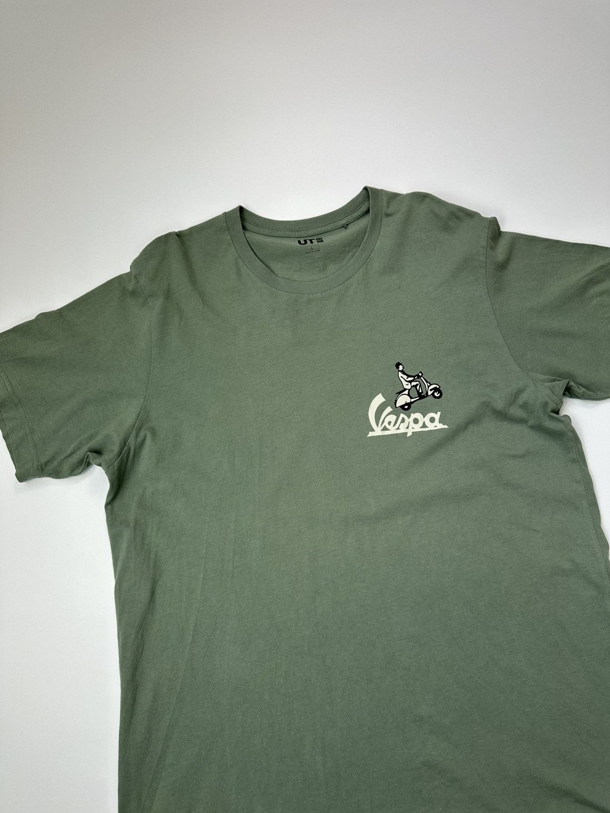 Uniqlo Uniqlo Vesta Logo T-shirt Men's Green Size US L / EU 52-54 / 3 - 6 Thumbnail