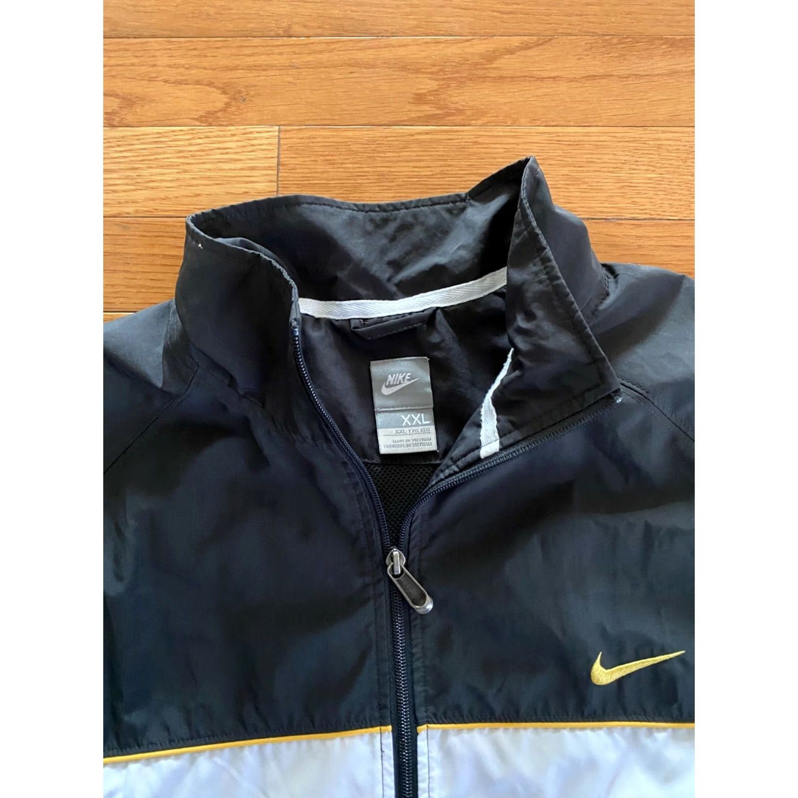Nike VTG Nike Windbreaker Jacket XXL Mens Gray Zip Swoosh Mini Swoosh Nylon 2XL Modern Fit Size US XXL / EU 58 / 5 - 3 Thumbnail