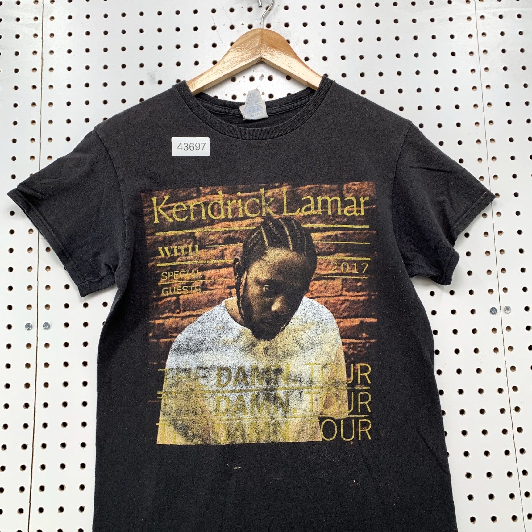 Delta Kendrick Lamar The Damn Tour Shirt Mens Small Black Rap Tee Delta Shirt Mens Small Black (Note: must avoid new information; adjust) Size US S / EU 44-46 / 1 - 3 Thumbnail