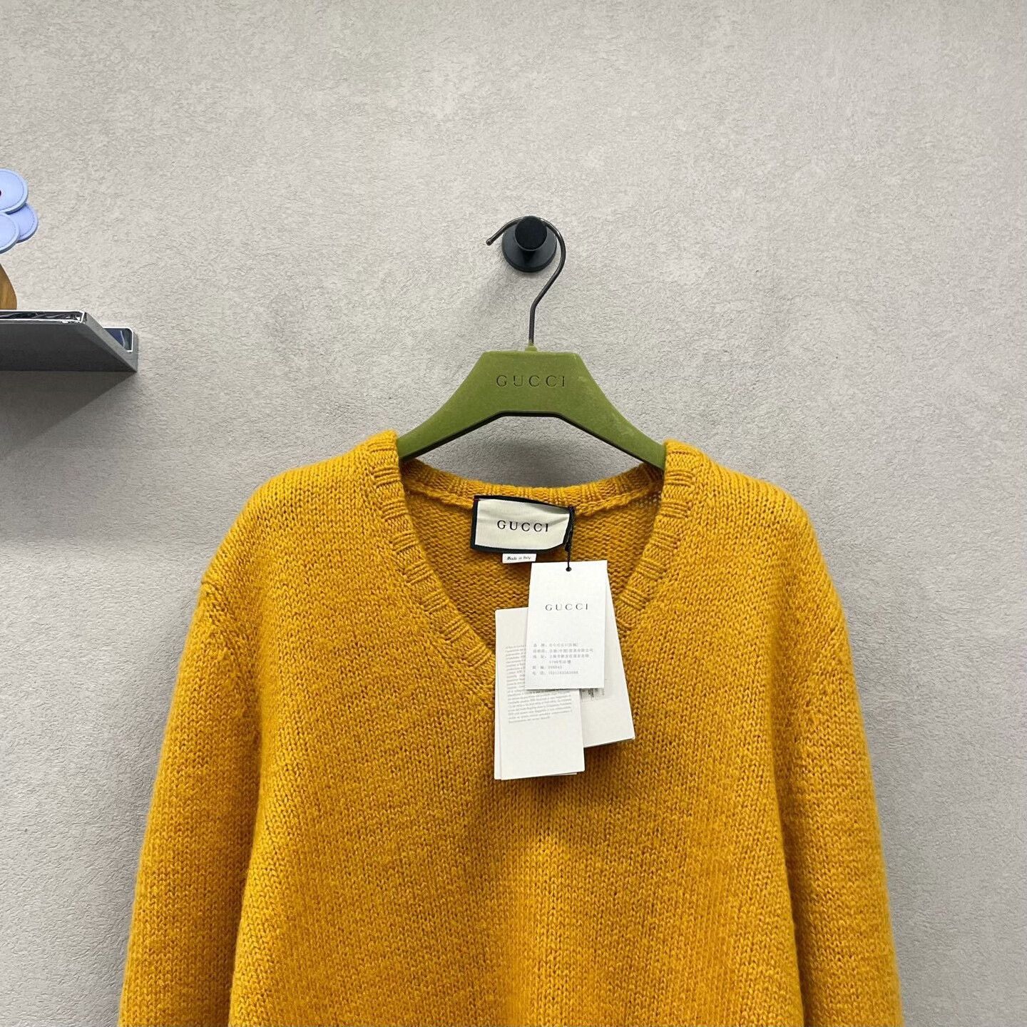 Gucci gucci yellow knitted v-neck sweater size m Size US M / EU 48-50 / 2 - 4 Thumbnail