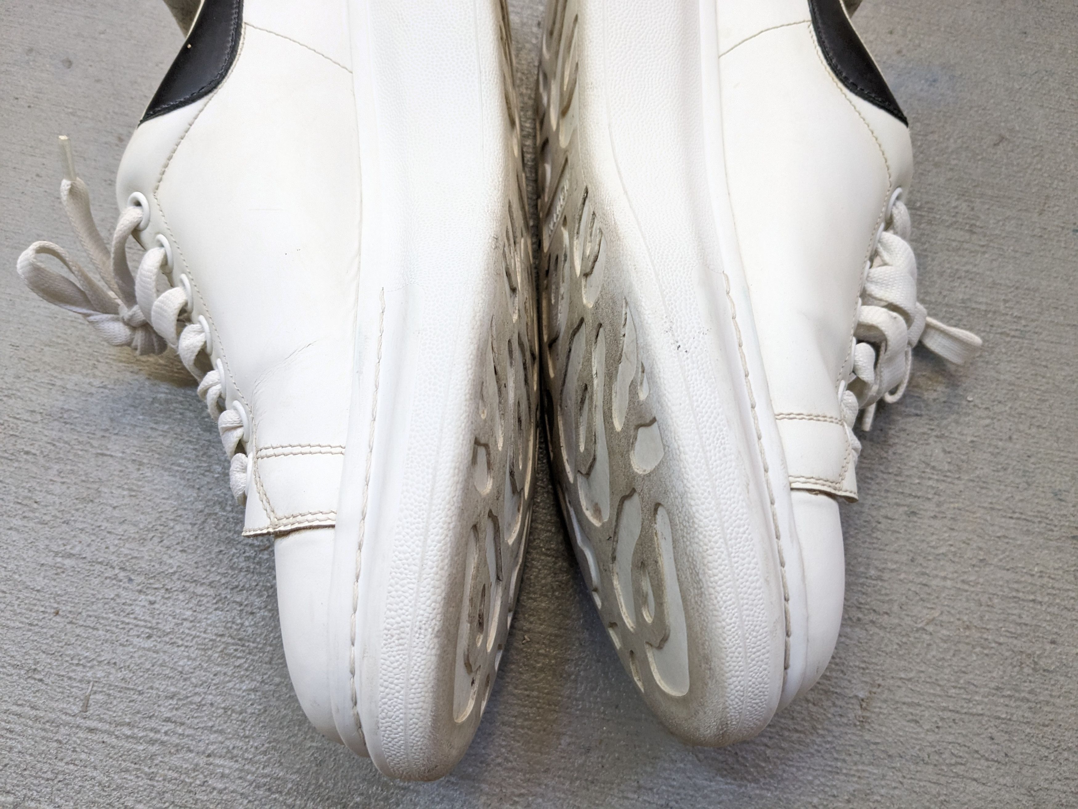 Alexander McQueen Alexander McQueen Larry Oversized Sneakers 9 42 White Black Size US 9 / EU 42 - 9 Thumbnail