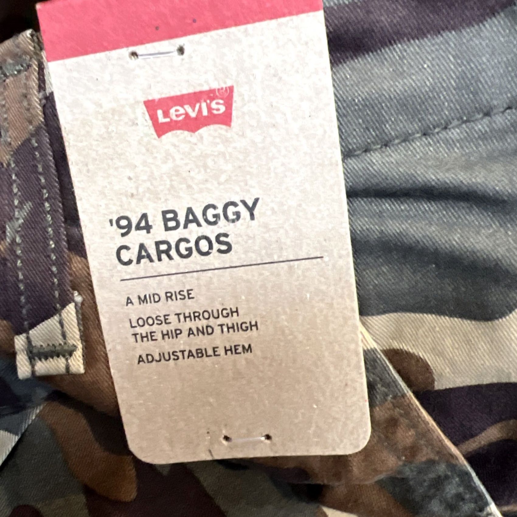 Levi's Levi's Women ‘94 Baggy 27x30 Camo Cargo Mid Rise Loose Hip Thigh Adjust Hem NWT Jeans Women Regular 31 Inseam Grape Leaf Emily Camo) Size ONE SIZE - 4 Thumbnail