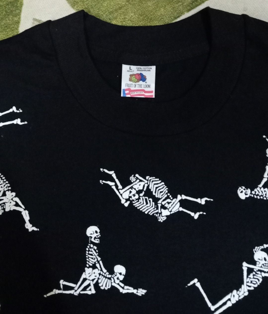 Fashion Victim × basketcase gallery Vintage 90s Fashion Victim Skeleton Sex Positions T-shirt Size US L / EU 52-54 / 3 - 7 Thumbnail