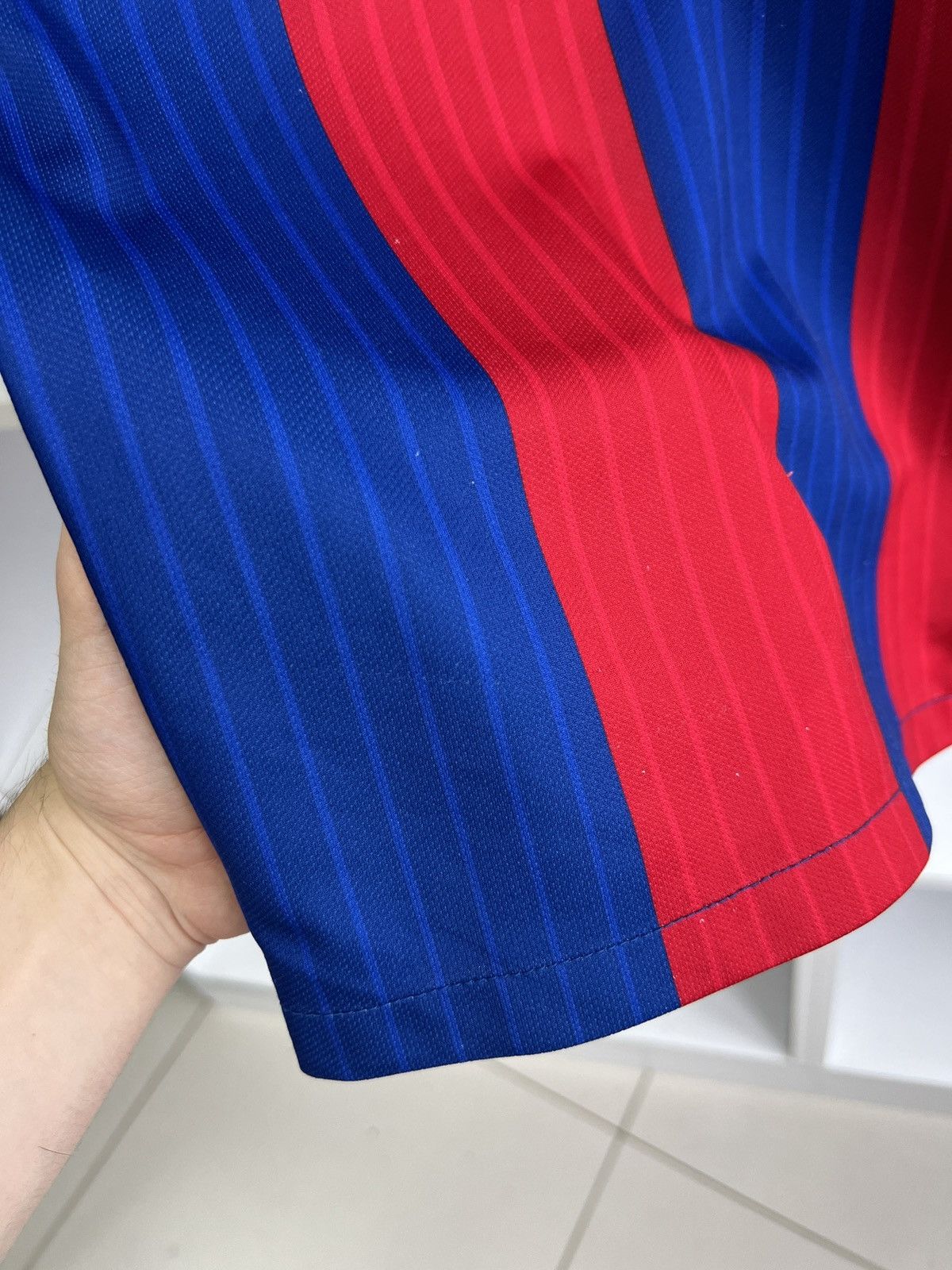 Nike × Vintage Vintage Barcelona Home 16/17 Jersey Size US S / EU 44-46 / 1 - 13 Thumbnail