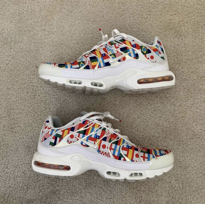 nike air max plus international flag