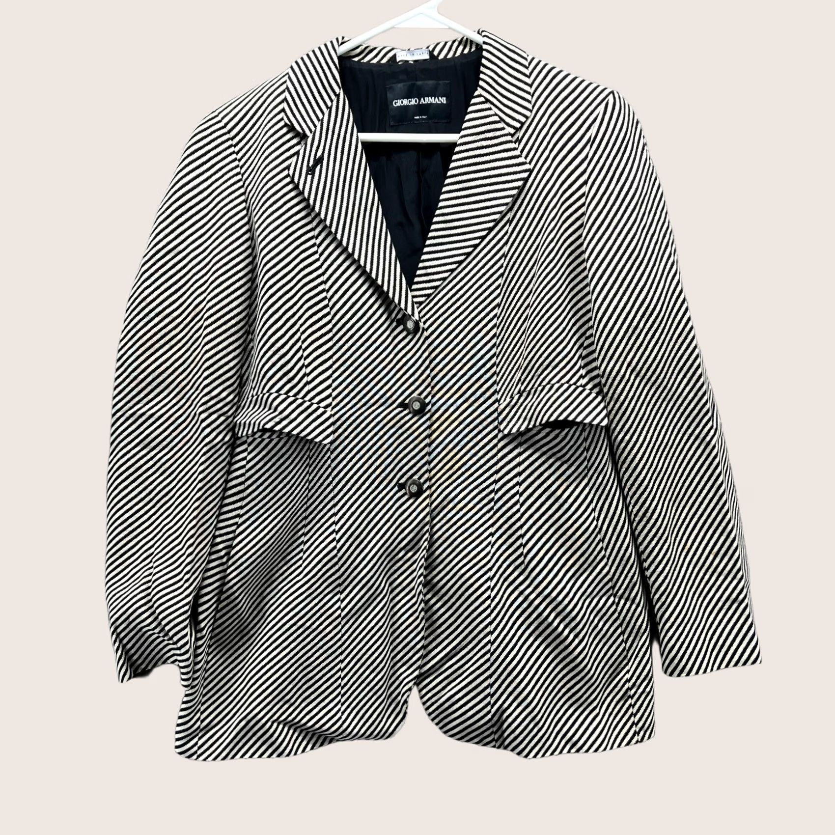 Giorgio Armani VINTAGE Giorgio Armani Blazer Womens 32 Black Beige Striped Wool Made in Italy Jacket Size XXS / US 00 / IT 34 - 1 Thumbnail