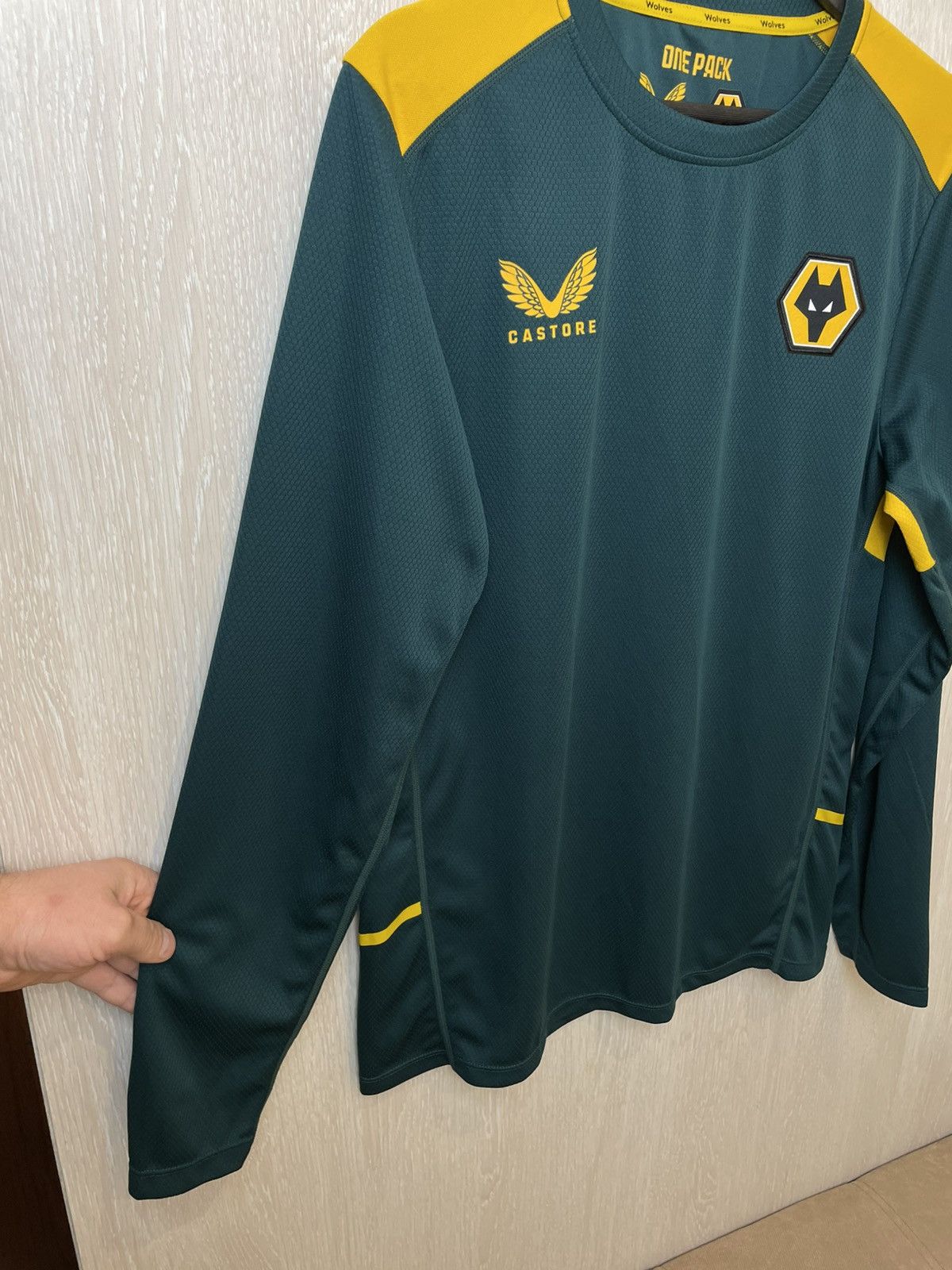 Vintage Vintage Castore FC Wolverhampton Longsleeve Jersey Shirt Size US M / EU 48-50 / 2 - 4 Thumbnail