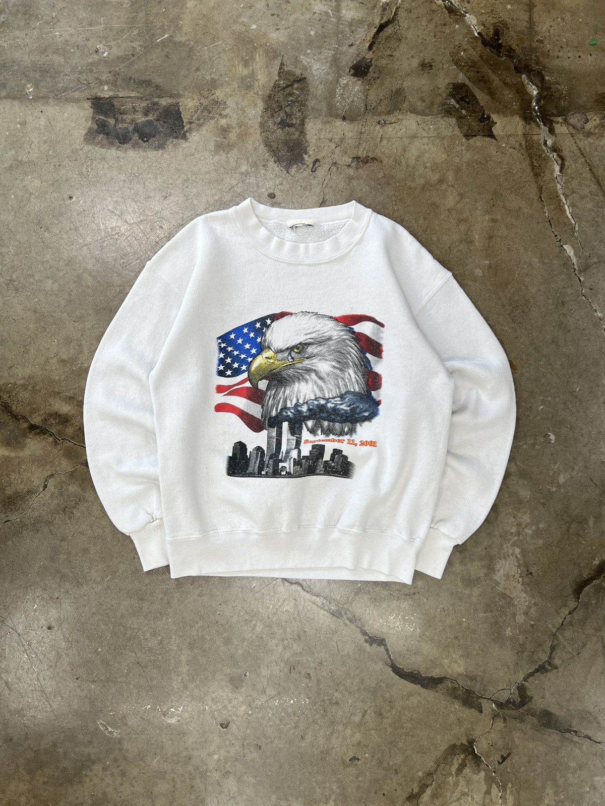 Vintage Vintage 2001 9/11 Eagle Twin Towers Memorial Crewneck Small Size US S / EU 44-46 / 1 - 2 Thumbnail
