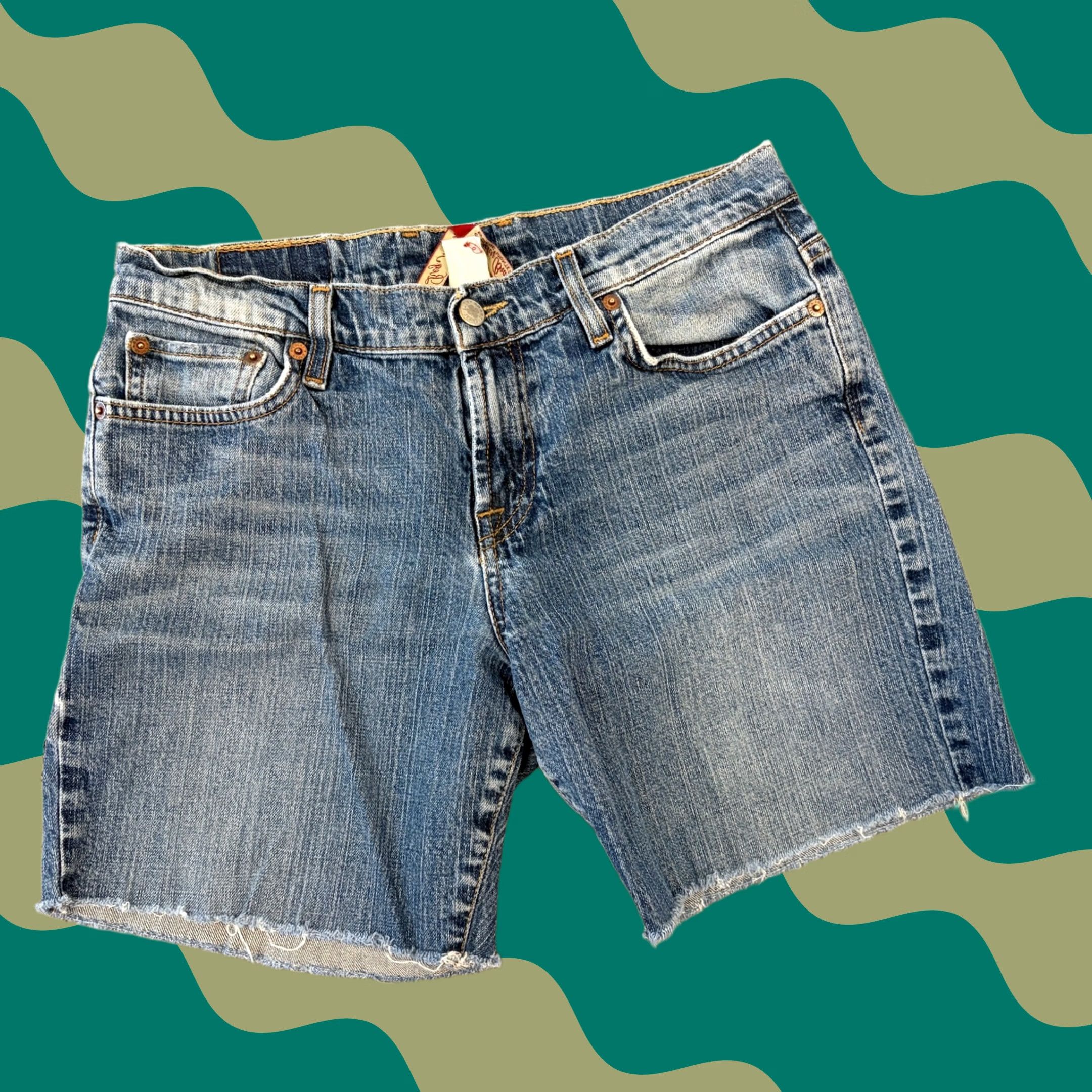 Lucky Brand VINTAGE Y2K Lucky Brand Cut Off Bermuda Denim Jean Shorts Women’s 10/30 Blue Boys Girls Mens Size 30" / US 8 / IT 44 - 1 Thumbnail