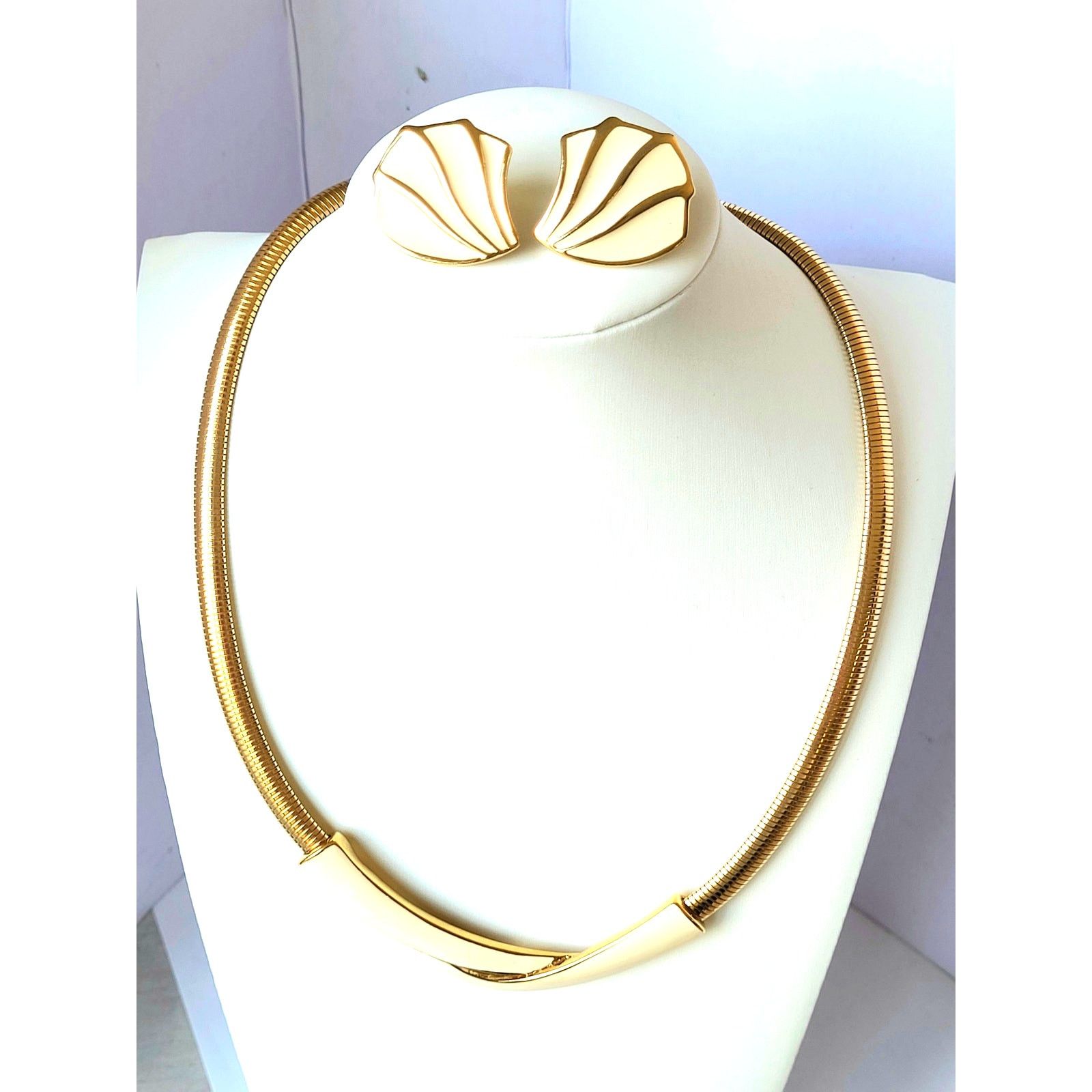 & Other Stories Vintage Glamour: Signed Trifari Set Gold Cream Enamel MCM Size ONE SIZE - 8 Thumbnail