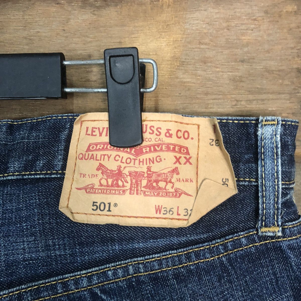 Levi's Levis Strauss & Co 501 Distressed Denim jeans Pants #7322 Size US 35 - 17 Thumbnail