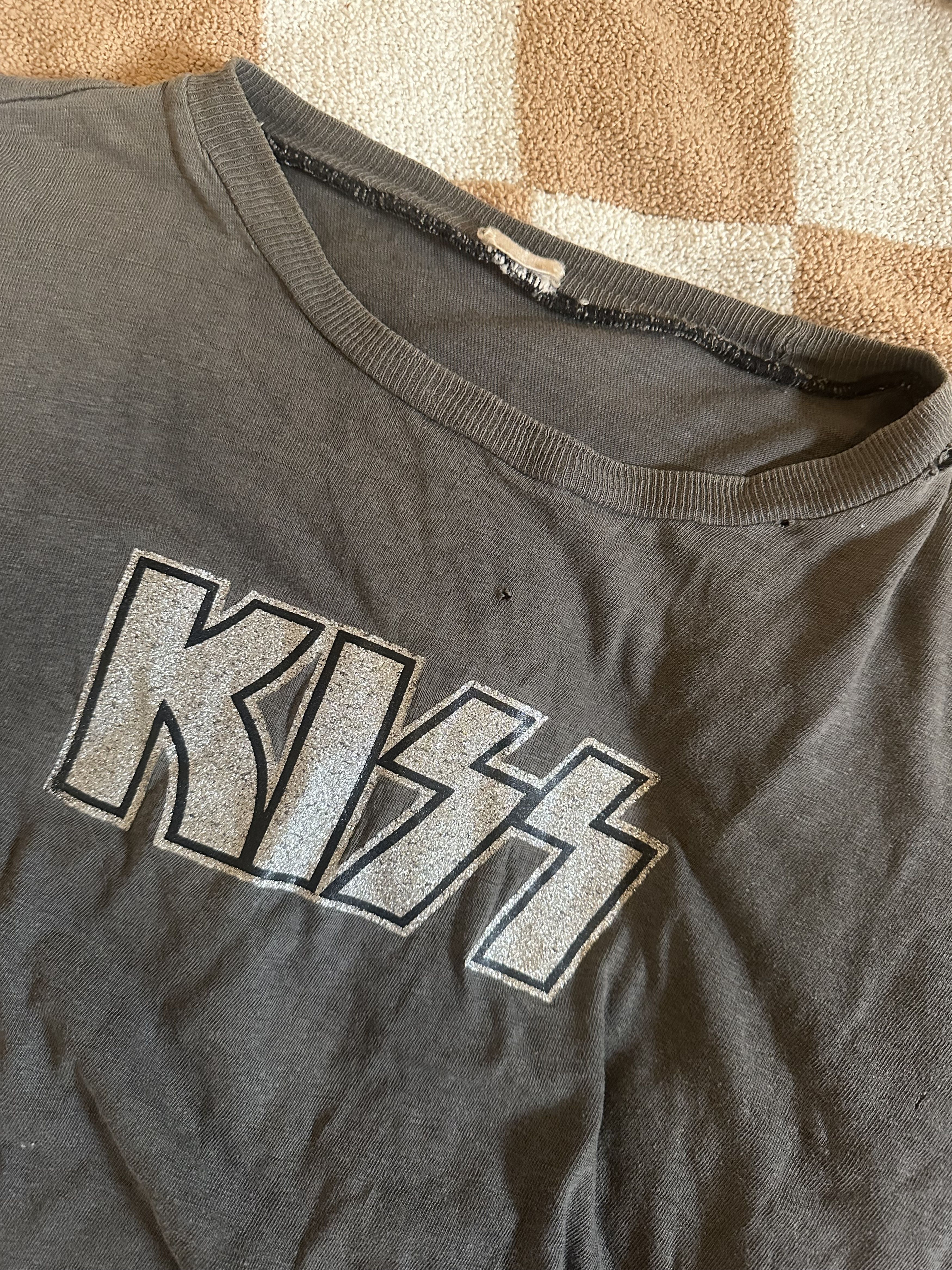 Vintage Vintage washed black 70’s KISS band “logo” t-shirt Size US M / EU 48-50 / 2 - 6 Thumbnail