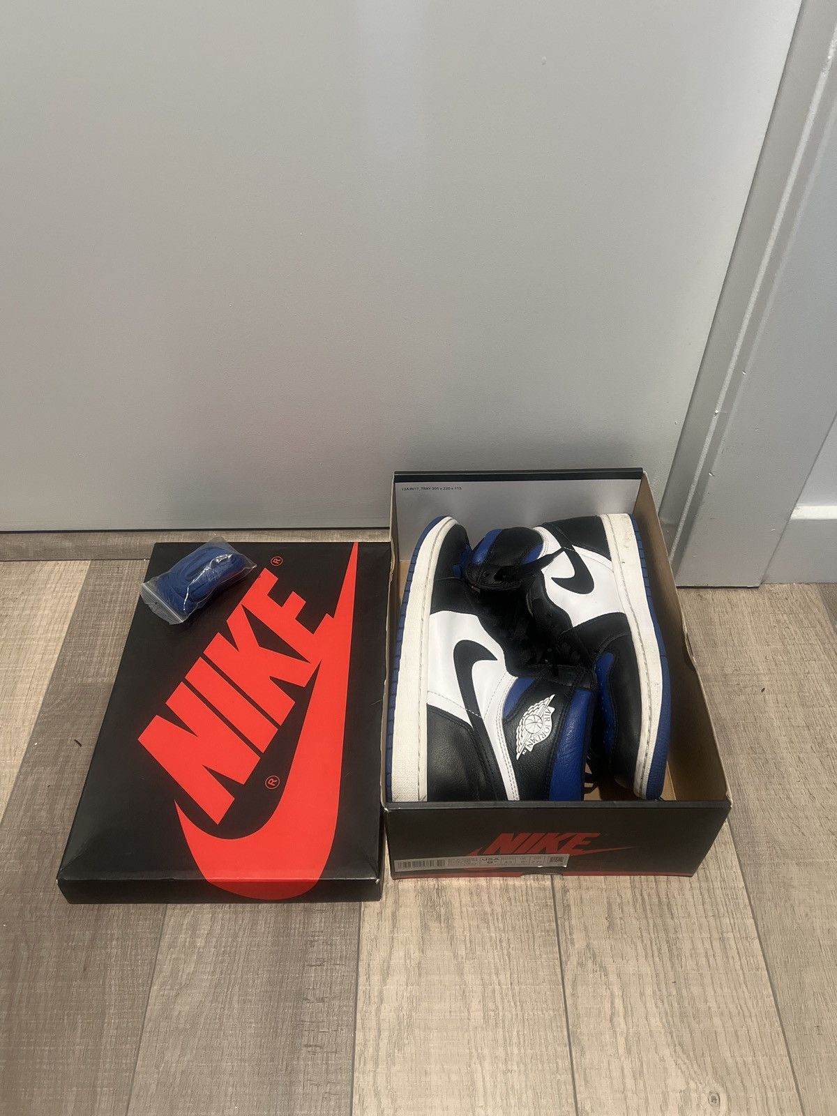 Jordan Brand × Nike Air Jordan 1 Retro High OG Royal Blues Size US 9.5 / EU 42-43 - 5 Thumbnail