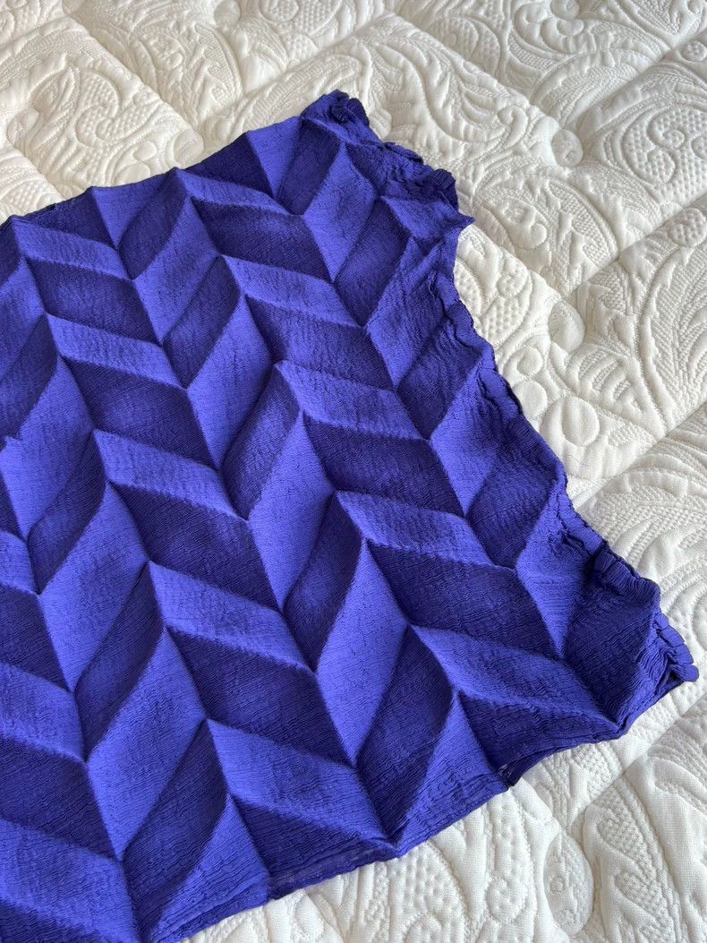 Issey Miyake Issey Miyake size:one size Blue diamond-shaped pleated top Size XS / US 0-2 / IT 36-38 - 3 Thumbnail