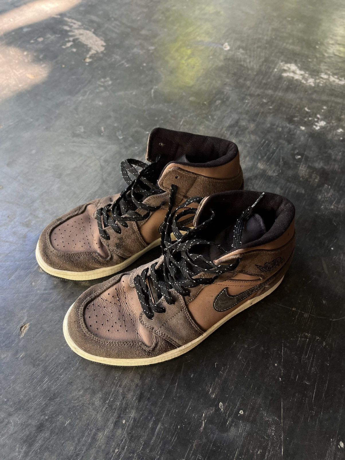 Jordan Brand Nike Air Jordan 1 Mid SE Dark Chocolate Size US 8 / EU 41 - 3 Thumbnail