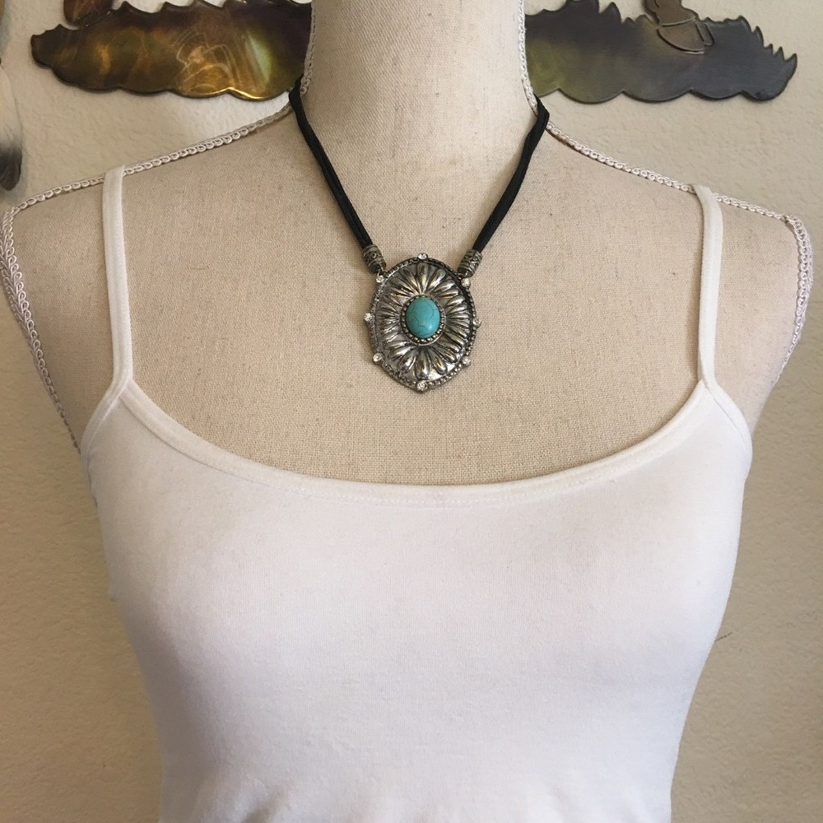 Jewelry Southwest style faux turquoise medallion necklace Size ONE SIZE - 3 Thumbnail