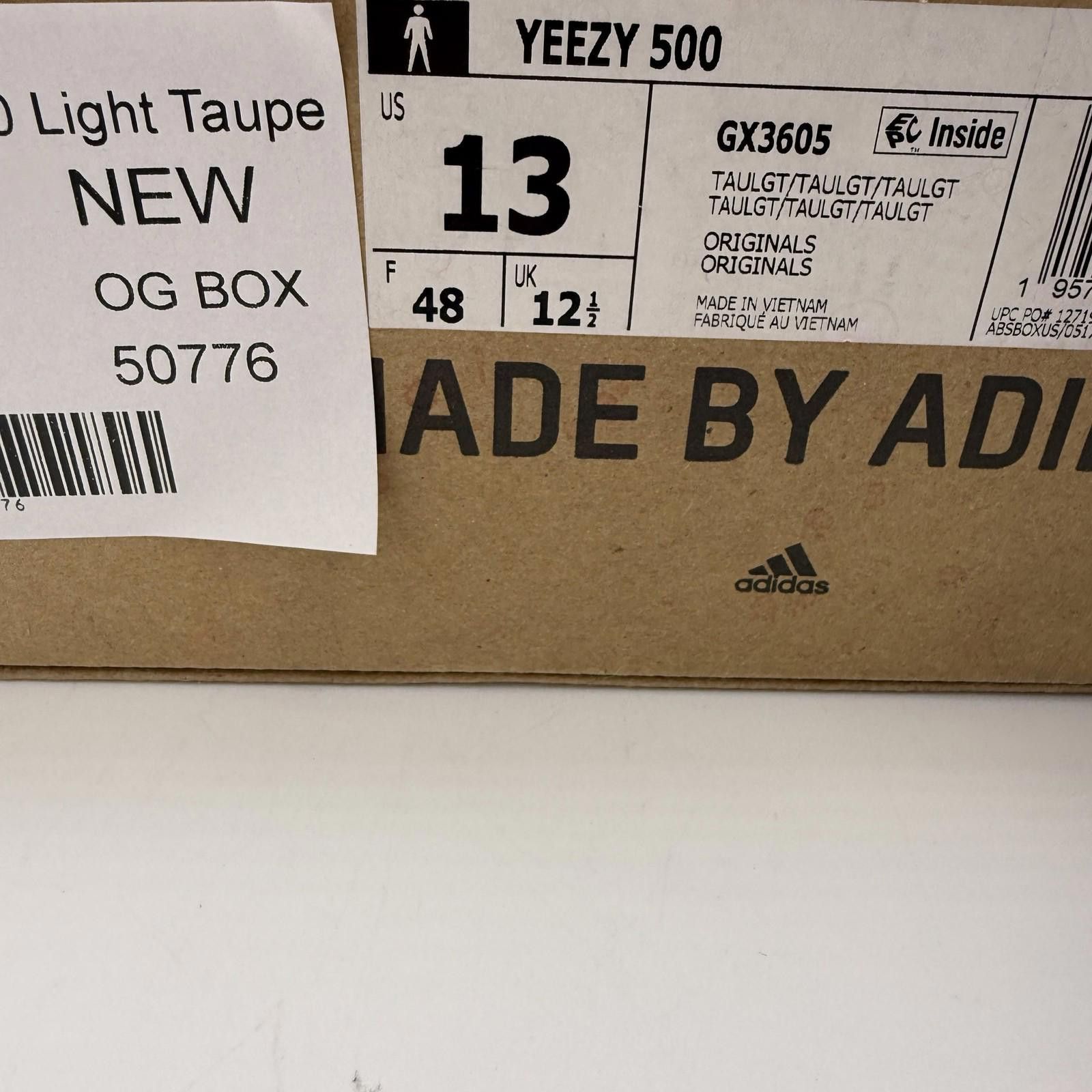 Adidas og Adidas Yeezy 500 Light Taupe US 13 New GX3605 Size US 13 / EU 46 - 9 Thumbnail