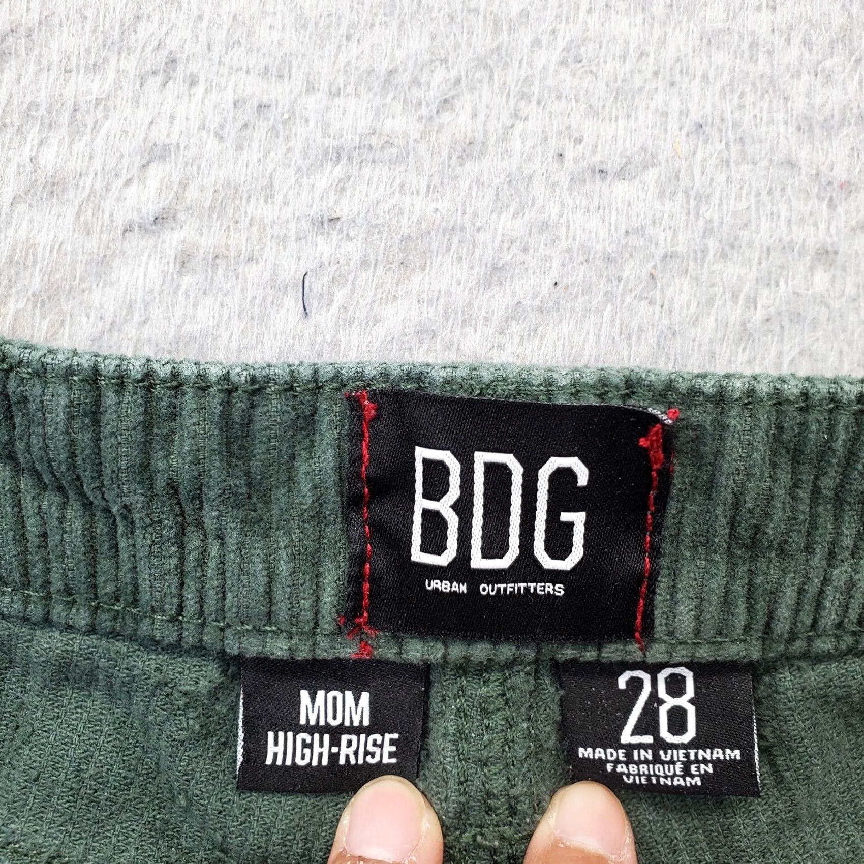 Urban Outfitters BDG Urban Outfitters Mom Pants Womens Size 28 Green Corduroy High Rise Regular Size 28 Womens Front Flat Front Pockets Ankle Pants Size 28" / US 6 / IT 42 - 7 Thumbnail