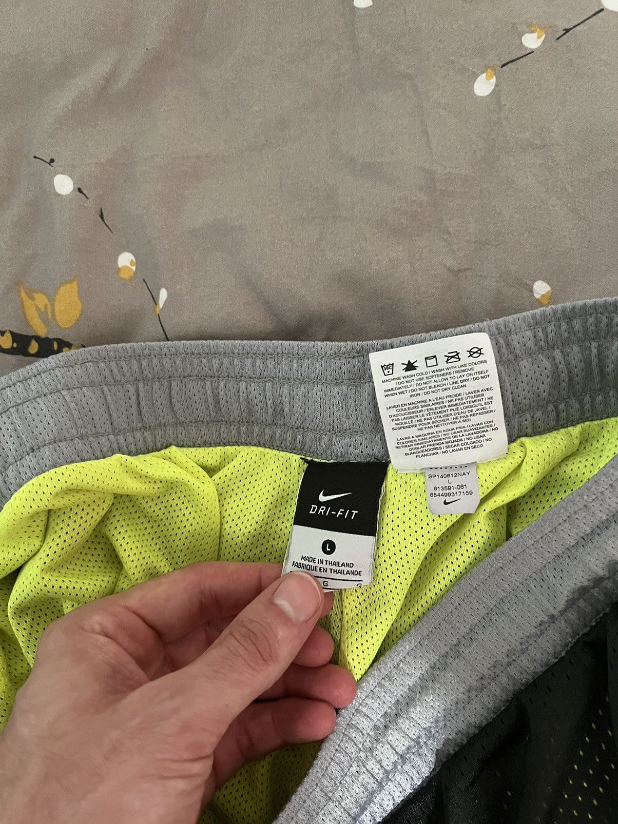 Nike Mesh running shorts vintage volt green large Size US 34 / EU 50 - 3 Thumbnail