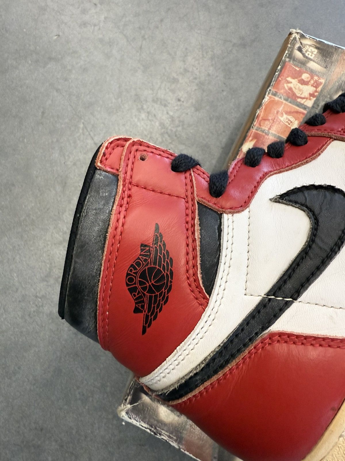 Jordan Brand 1994 Air Jordan 1 Chicago High Size 7.5 (Replacement Box) Size US 7.5 / EU 40-41 - 9 Thumbnail
