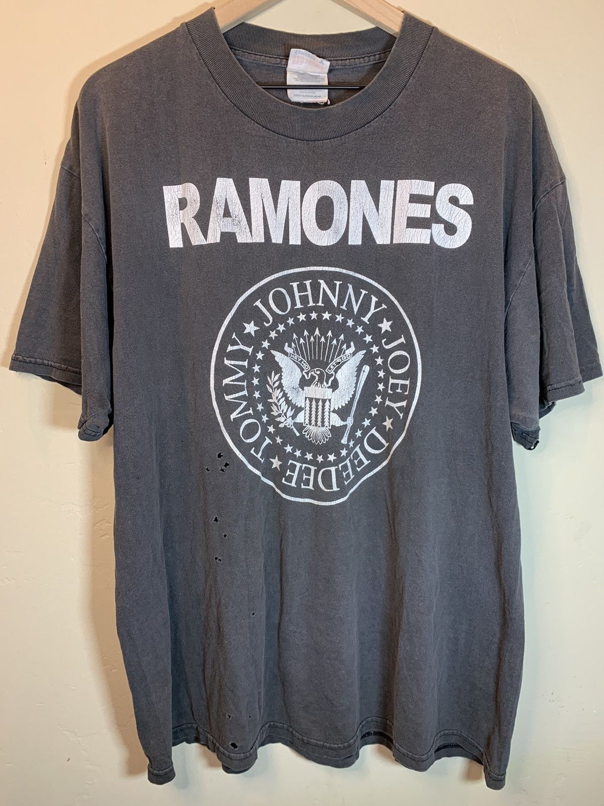 Band Tees × Vintage *RARE* Vintage 90s Ramones Faded Distressed Band T-Shirt XL Size US XL / EU 56 / 4 - 1 Thumbnail
