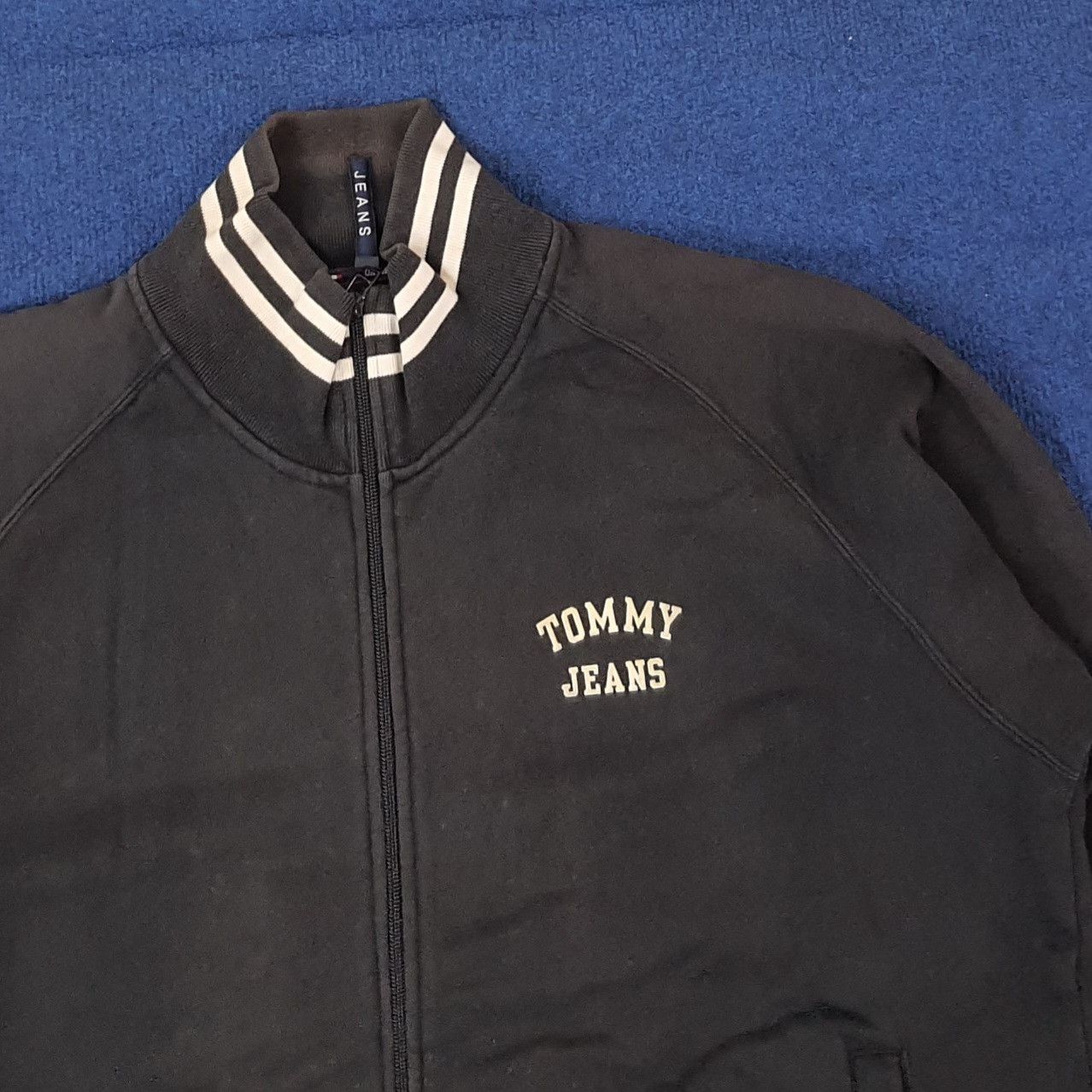 Tommy Hilfiger Vintage Tommy Hilfiger Zipper Sweatshirt C255N11 Size US XL / EU 56 / 4 - 4 Thumbnail