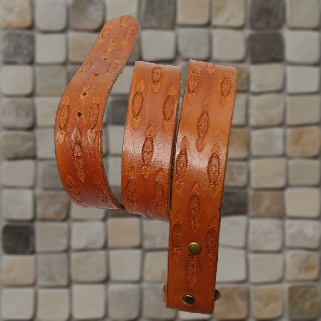 Vintage VINTAGE Tooled Leather Belt Western 1.5" Wide Regular Men 33.25"-38.5" Brown Handcrafted __No Buckle__ Bands—Hand Tooled, Western Theme Size ONE SIZE - 1 Thumbnail