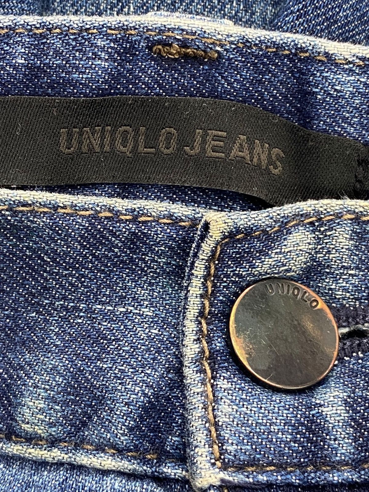 Uniqlo Uniqlo Faded Blue Wash Style Skinny Leg Jeans Size US 32 / EU 48 - 10 Thumbnail