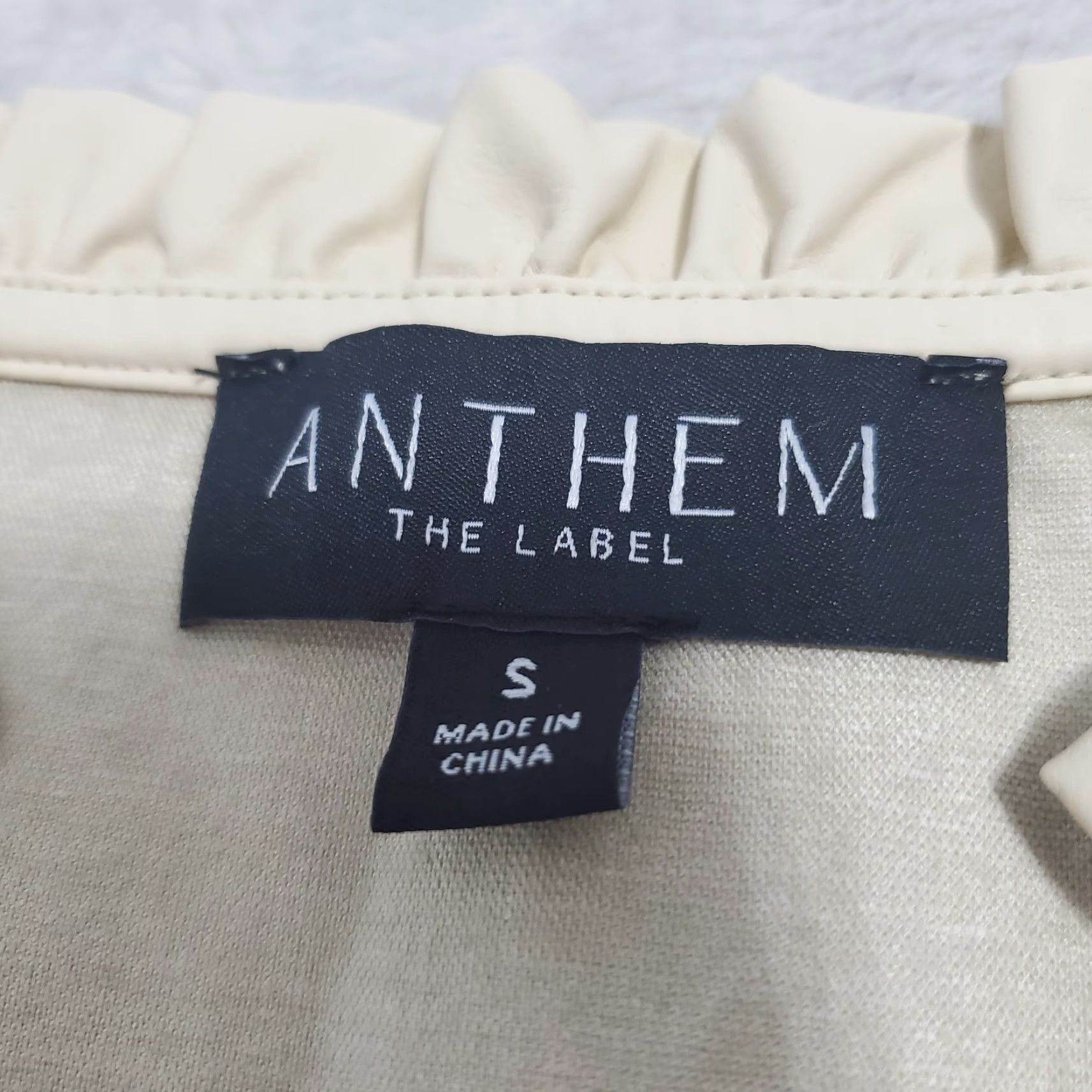 Vintage VINTAGE Anthem the Label Dress Women S Beige Vegan Leather Ruffle Cap Sleeve Sheath Size S / US 4 / IT 40 - 3 Thumbnail