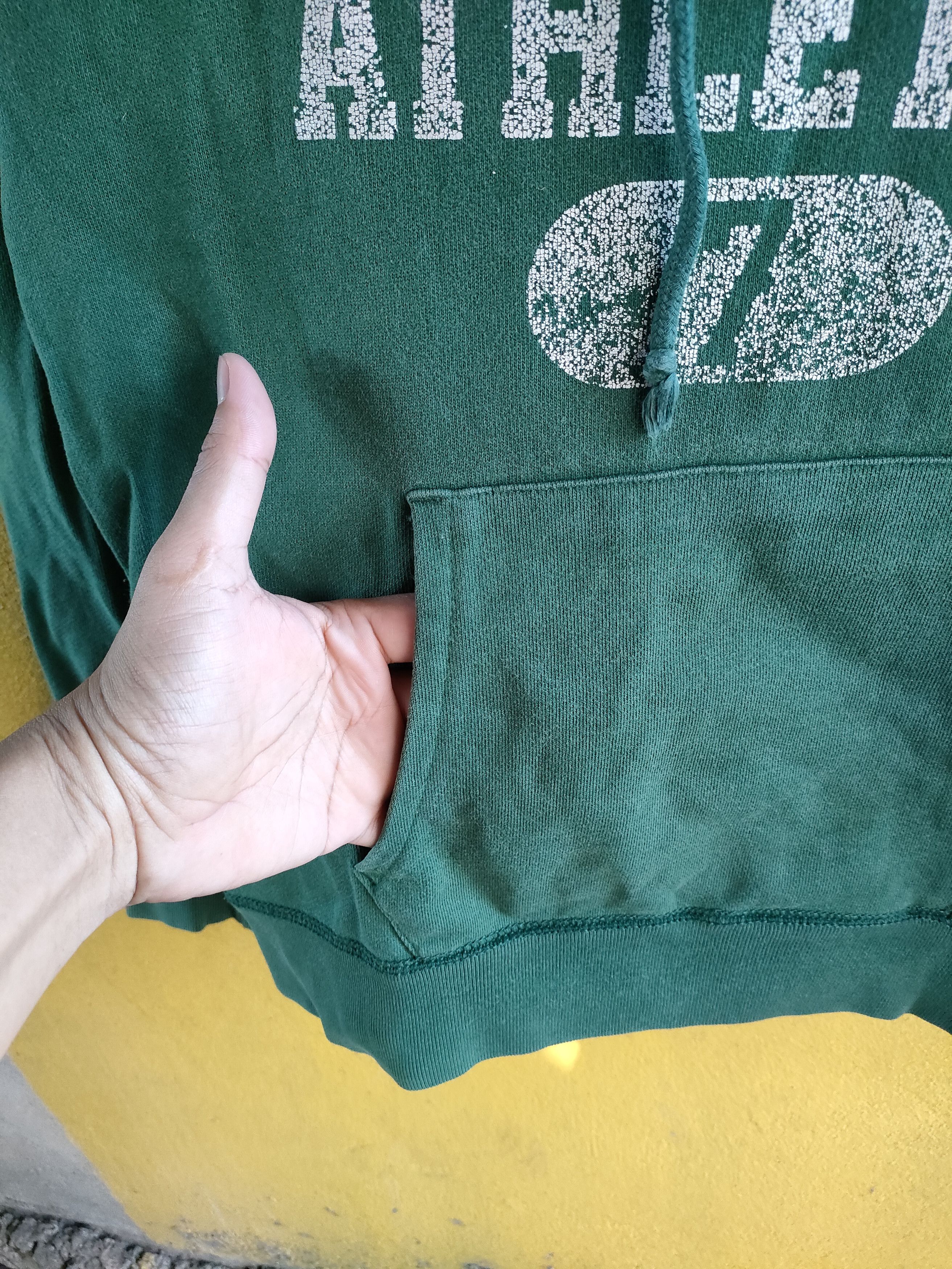 Champion × Vintage Vintage Distressed Champion Hoodie Size US M / EU 48-50 / 2 - 10 Thumbnail