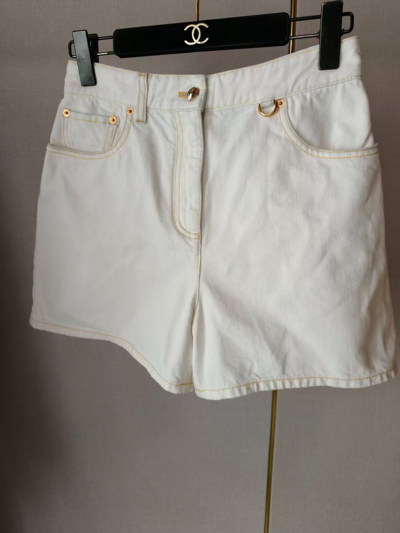 Louis Vuitton LV Authentic Women's Shorts Size 28" / US 6 / IT 42 - 1 Thumbnail
