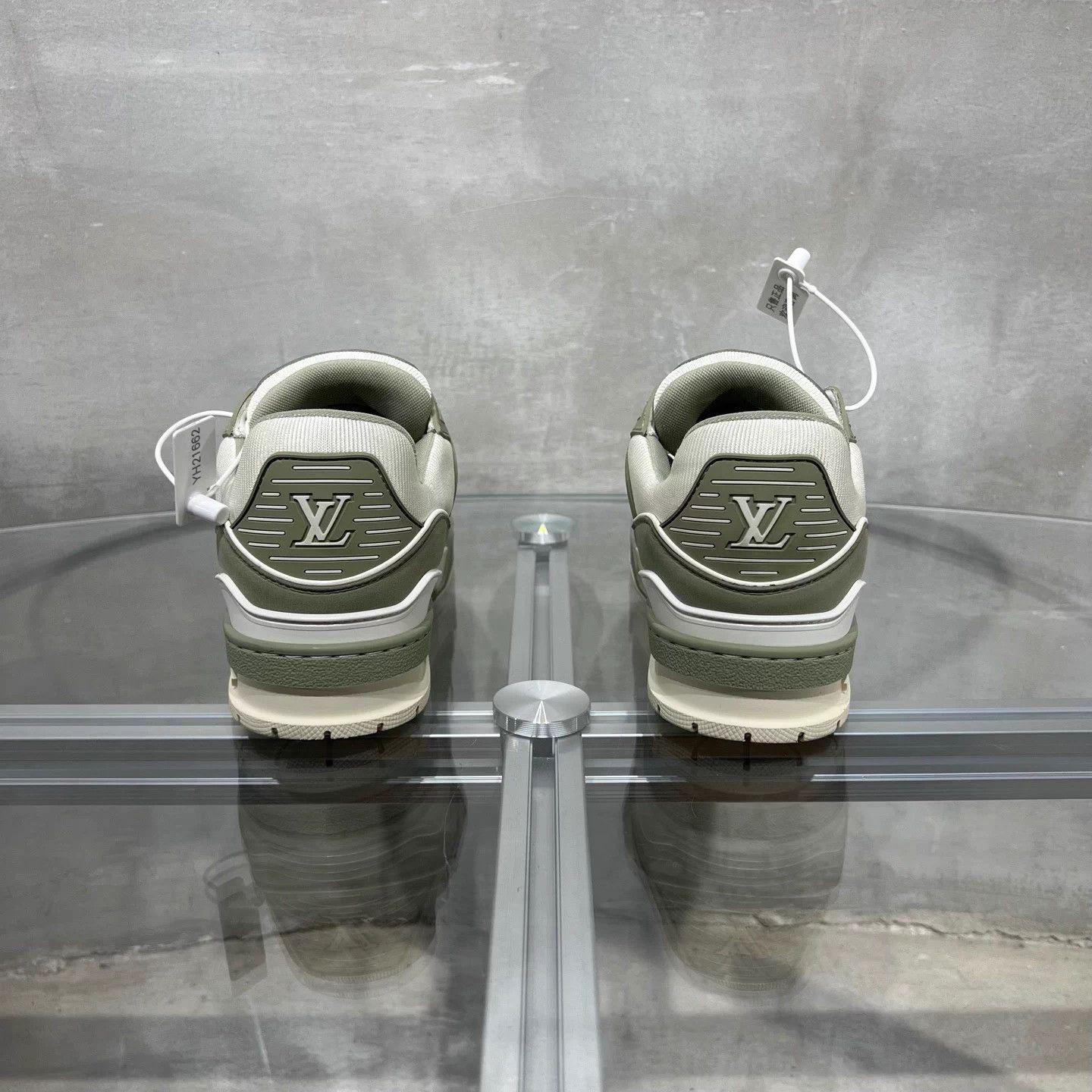 Louis Vuitton LV Trainer white green UK4 38 Size US 8 / IT 38 - 6 Thumbnail