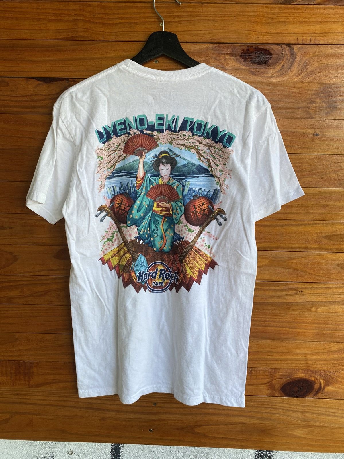 Hard Rock Cafe Vintage Hard Rock Cafe Ueno-Eki Tokyo Geisha Graphic T-Shirt Size US S / EU 44-46 / 1 - 3 Thumbnail