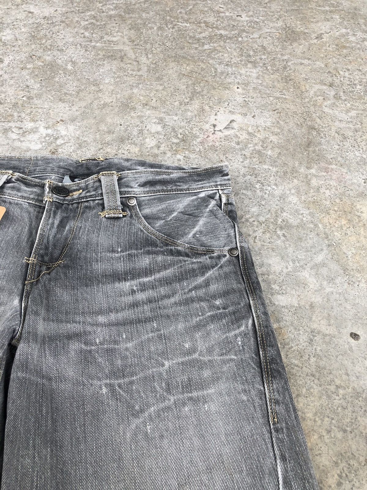 Levi's Y2k Levi’s Engineered Jeans Distressed Denim Size US 31 - 14 Thumbnail