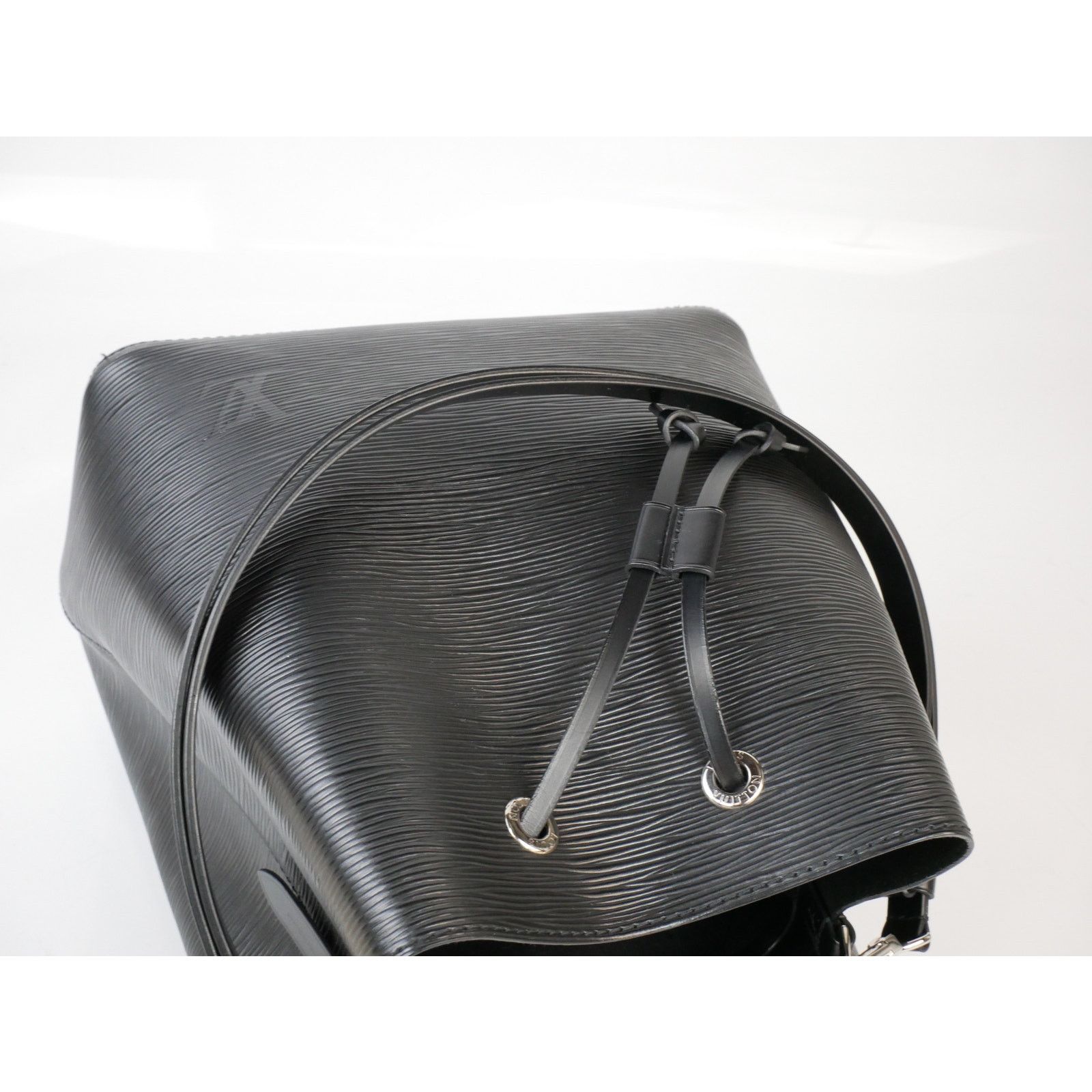 Louis Vuitton Louis Vuitton Black Epi NeoNoe MM Size ONE SIZE - 9 Thumbnail