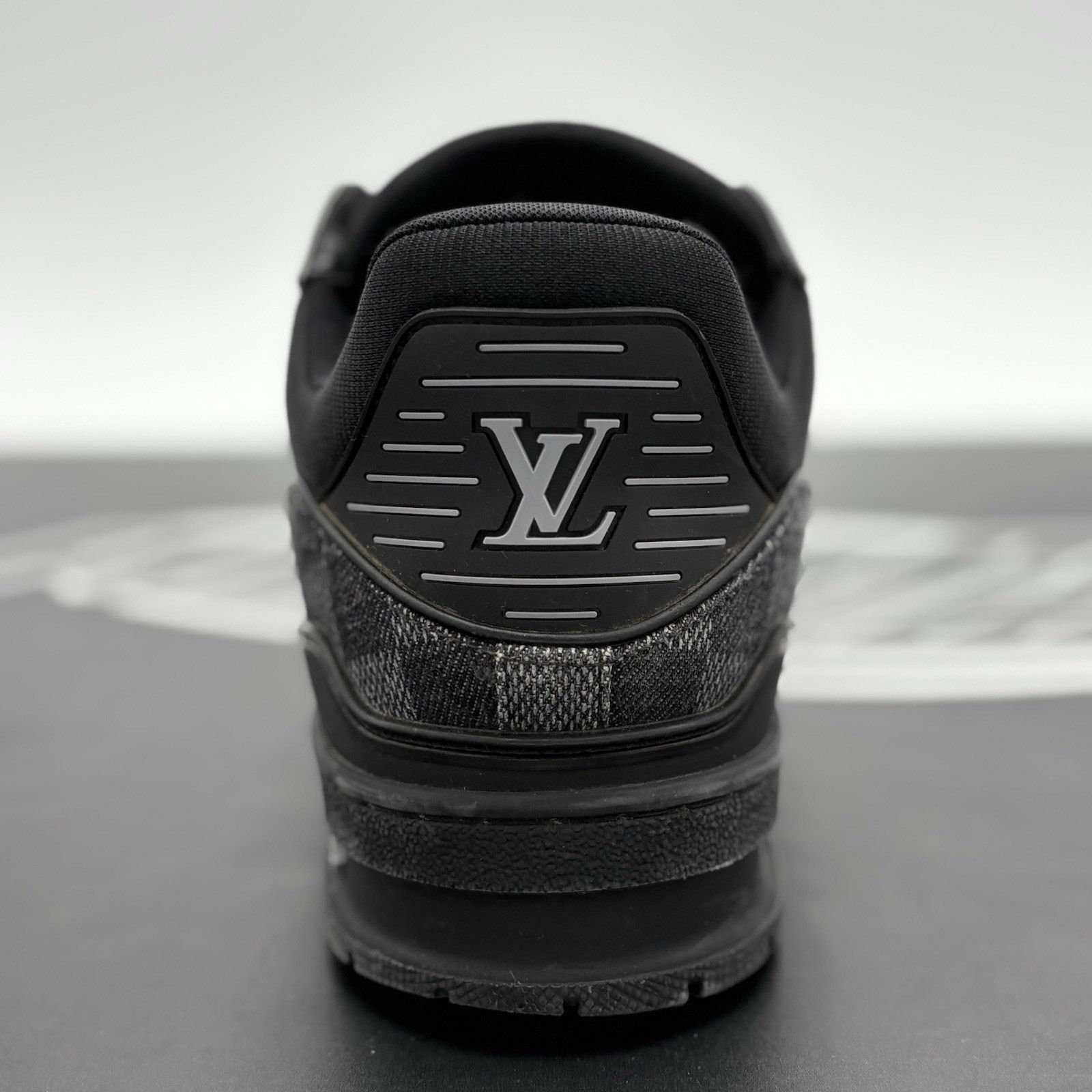 Louis Vuitton (9-9.5) Louis Vuitton Trainer ' Damier Denim ' | GOOD COND! Size US 9.5 / EU 42-43 - 9 Thumbnail