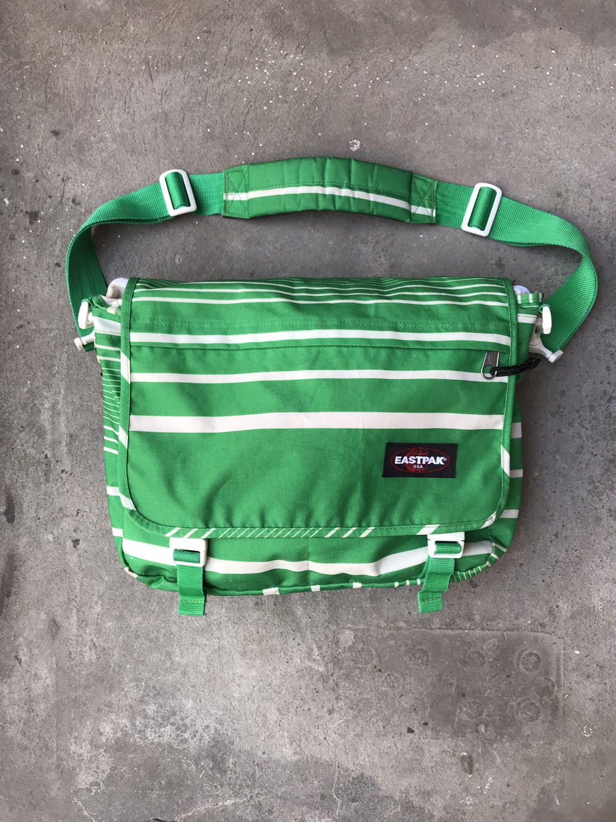 vintage EASTPAK messenger bag usa製 2000s Vintage Eastpak Messenger Bag - Size OS | Constant