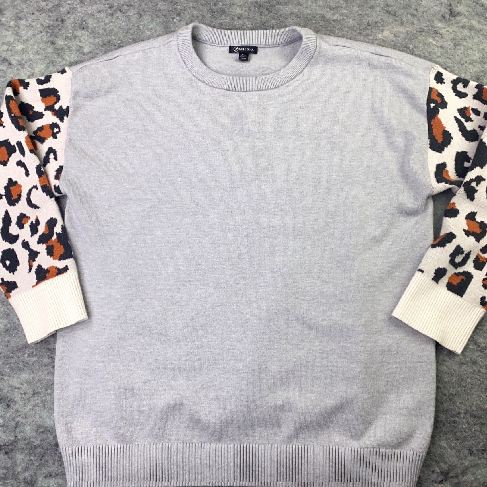 Vintage Versona Sweater Women's XL Gray Knit Crew Neck Leopard Print Sleeves Size XL / US 12-14 / IT 48-50 - 2 Thumbnail