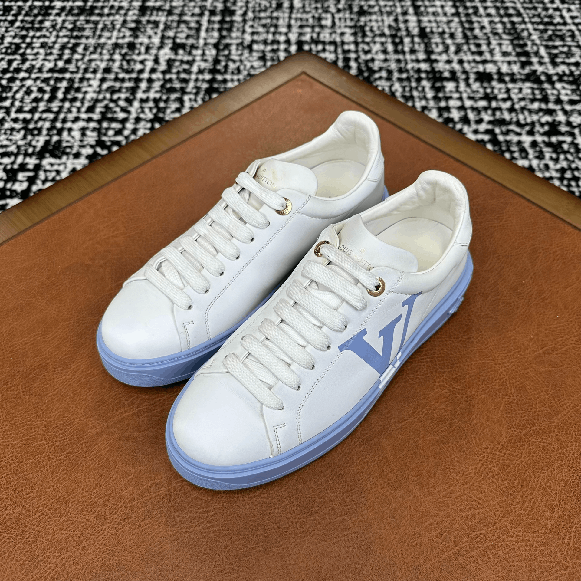 Louis Vuitton Louis Vuitton Blue Lowtop Sneakers it_39 Women Size US 9 / IT 39 - 1 Thumbnail