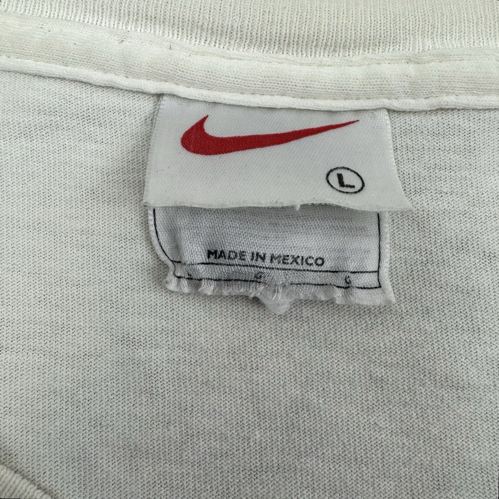 Nike Vintage Nike T Shirt Adult Large White Small Patch Center Script 90s White Tag Size US L / EU 52-54 / 3 - 5 Thumbnail
