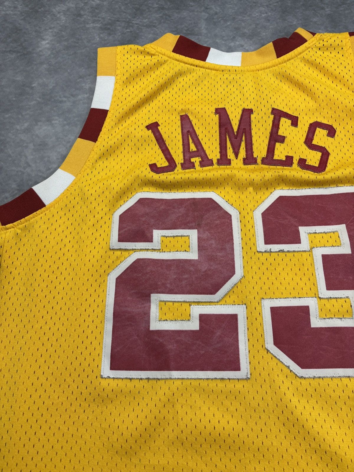 Reebok Vintage Lebron James Cleveland Cavaliers Jersey NBA 2004 70s Size US XL / EU 56 / 4 - 8 Thumbnail