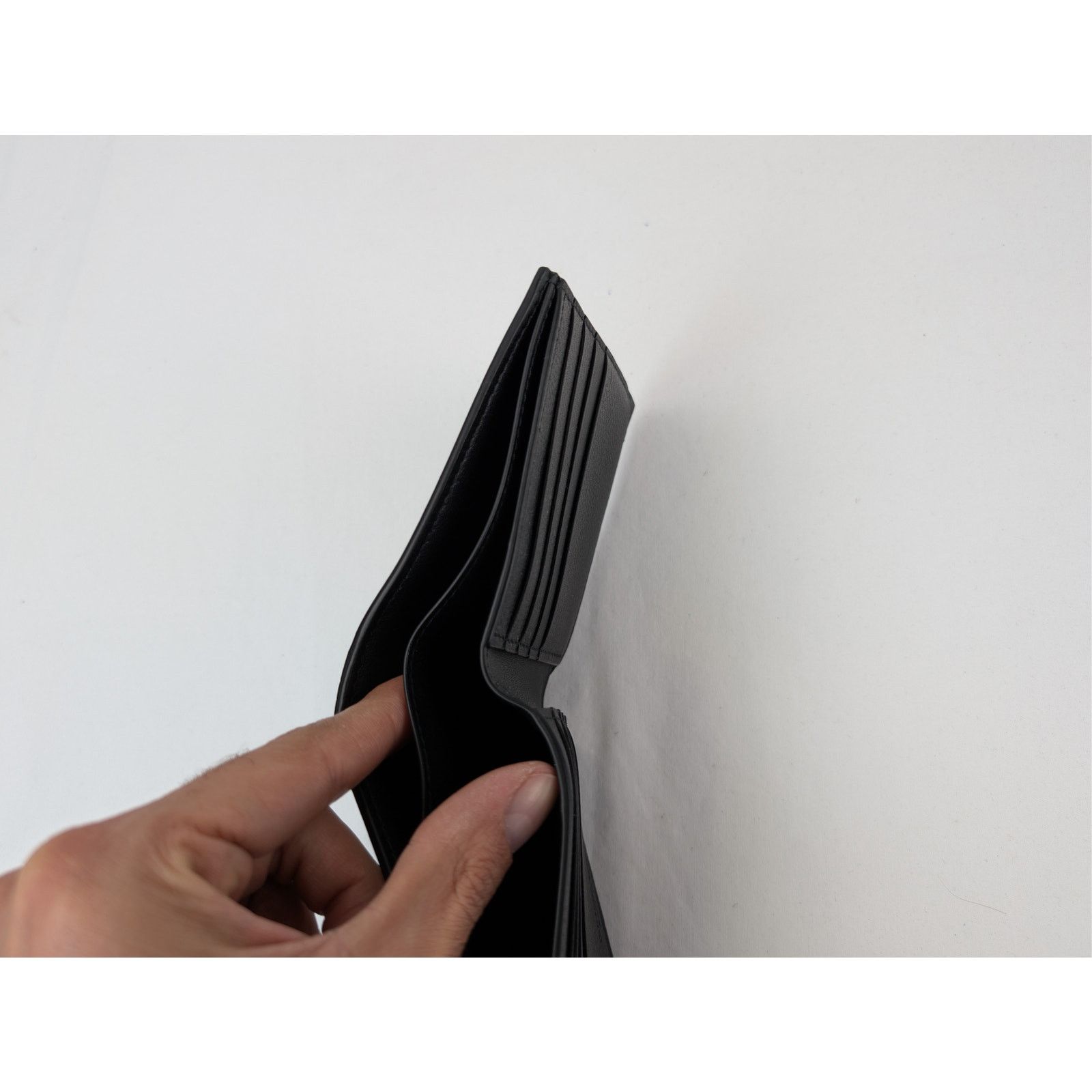 Bottega Veneta o1rshd1 Size: OS / Classic Leather Wallet in Black Size ONE SIZE - 8 Thumbnail