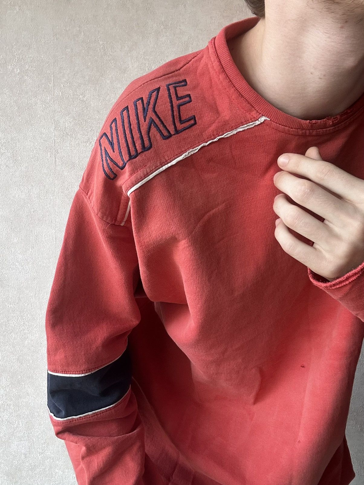 Nike 90s Nike Distressed Prison Style Swoosh Logo Sweatshirt Size US L / EU 52-54 / 3 - 3 Thumbnail
