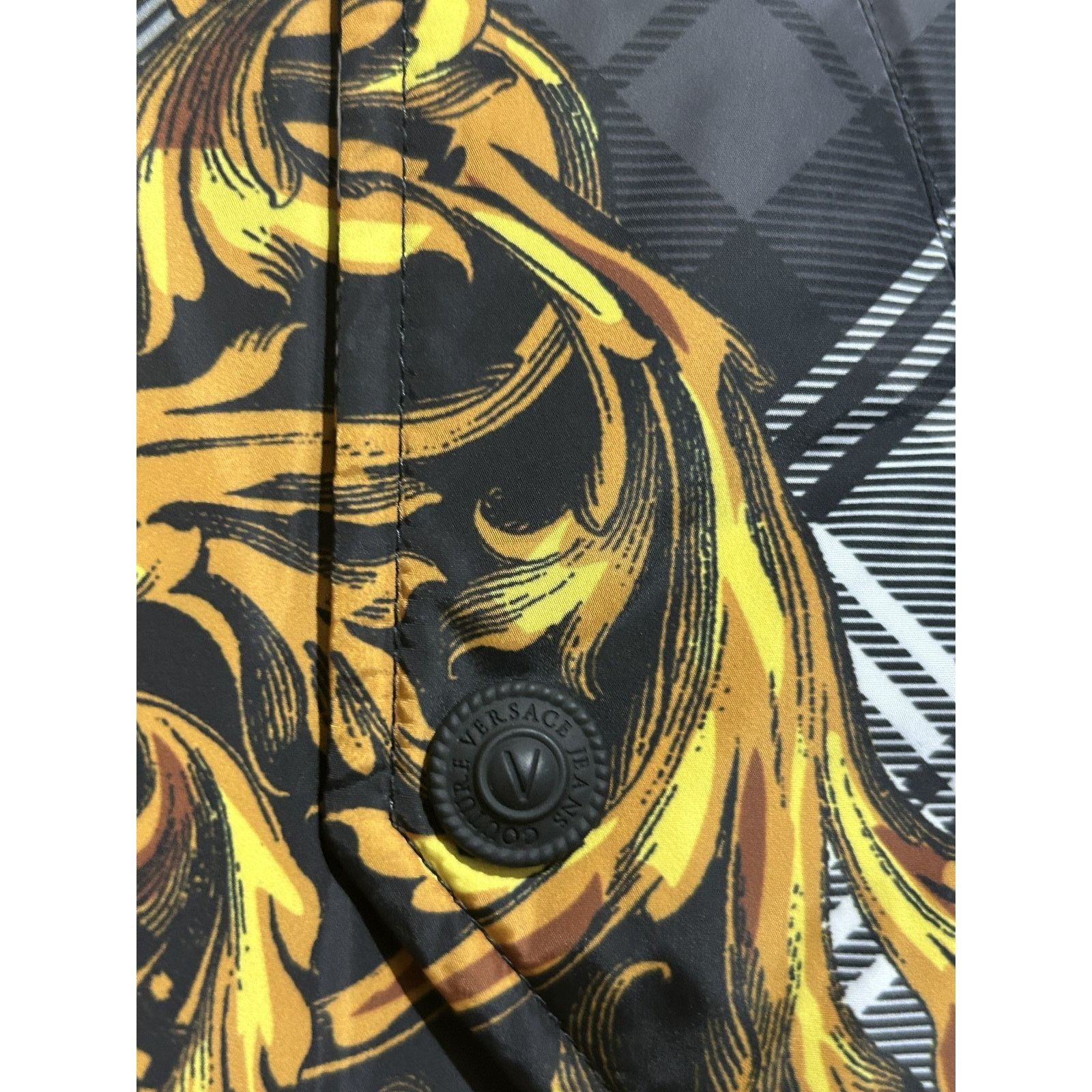 Versace VERSACE BAROQUE PRINT BOMBER JACKET SIZE SMALL PREOWNED Size US S / EU 44-46 / 1 - 4 Thumbnail