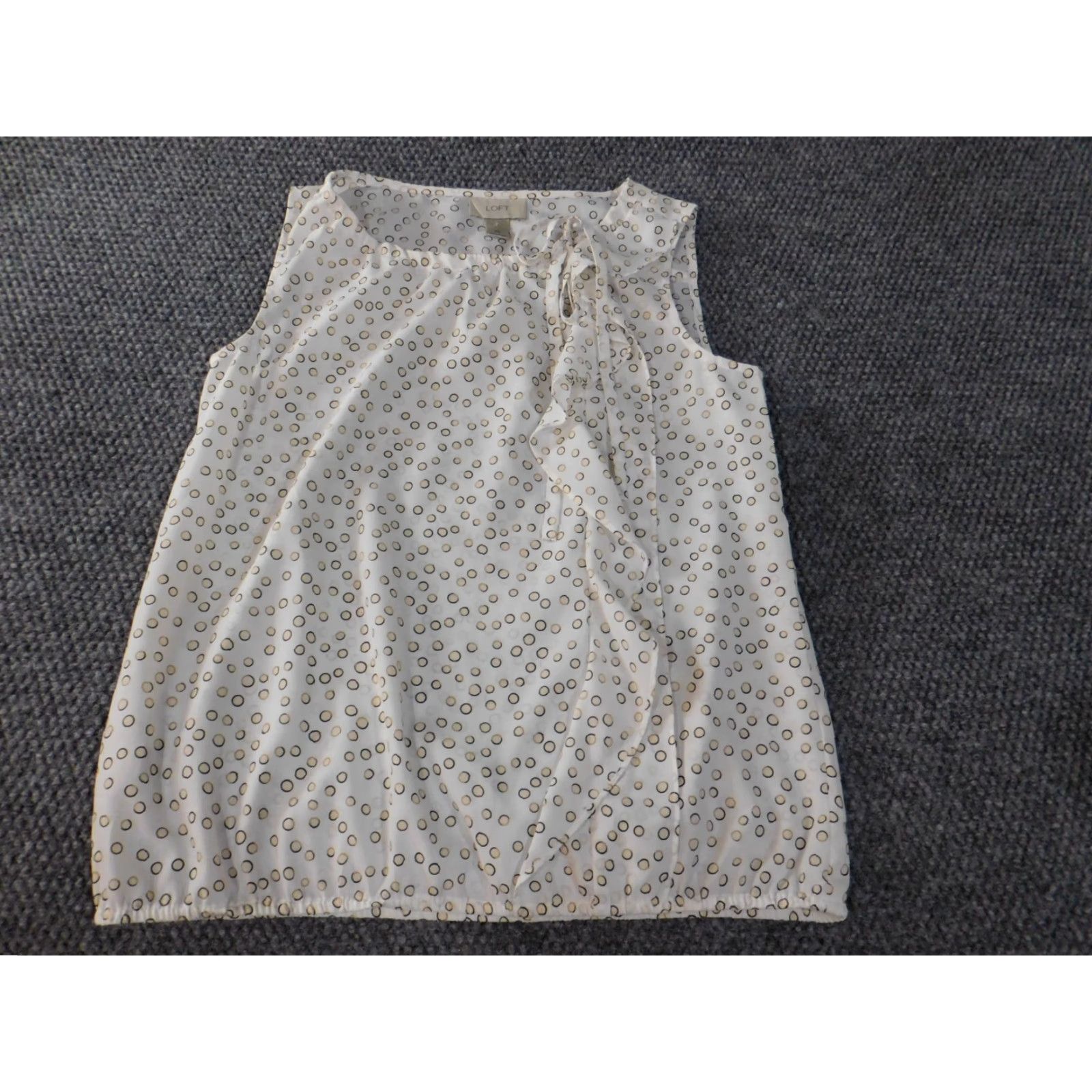Ann Taylor Ann Taylor Loft Womens Blouse XS White Polka Dot Pullover Round Neck Sleeveless Casual Ruffle Polyester Woven Top Size XS / US 0-2 / IT 36-38 - 3 Thumbnail