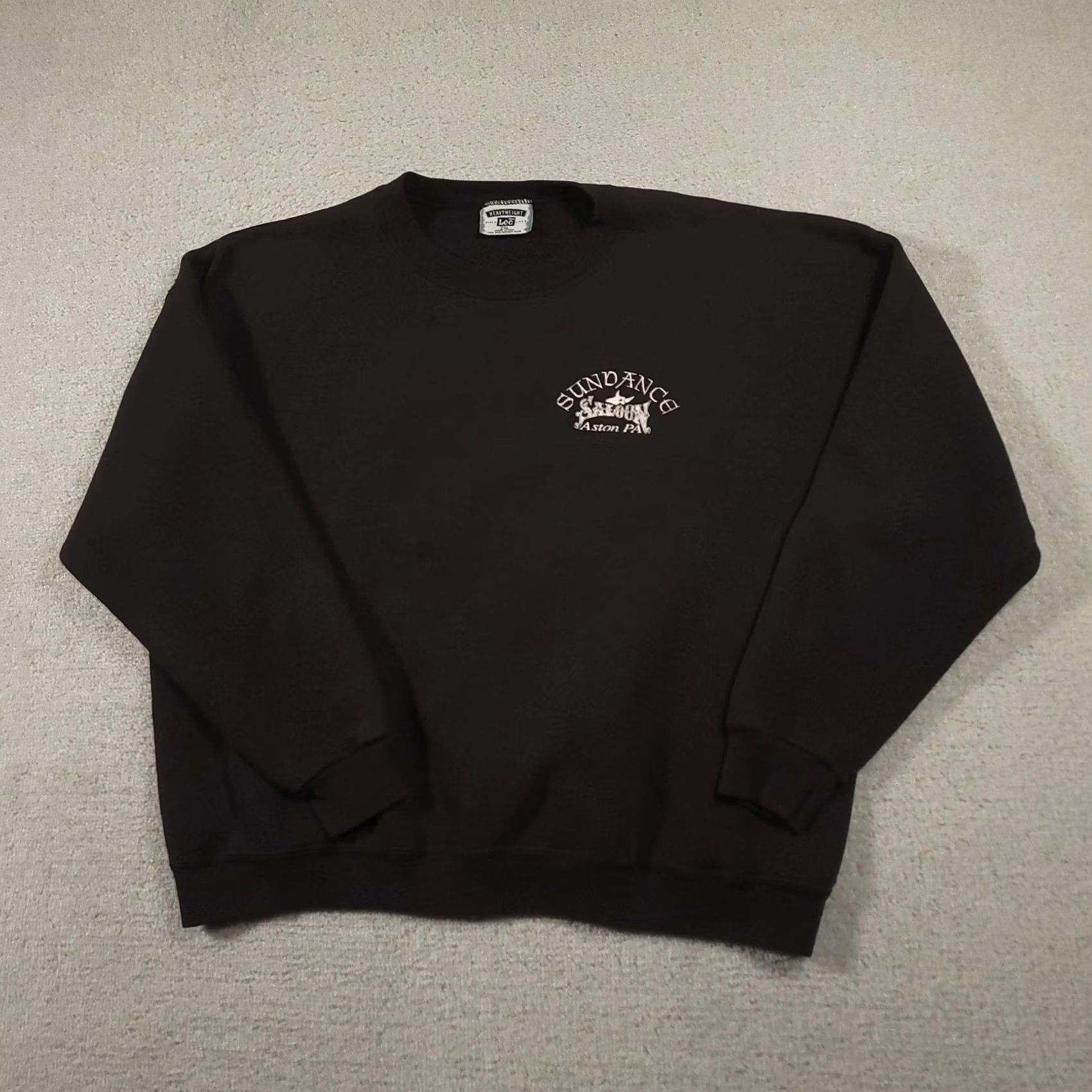Lee VINTAGE Lee Sweatshirt Mens 2XL Black Sundance Saloon Aston PA Graphic 90s USA Graphic Print Pullover Heavyweight Mens Size US XXL / EU 58 / 5 - 2 Thumbnail