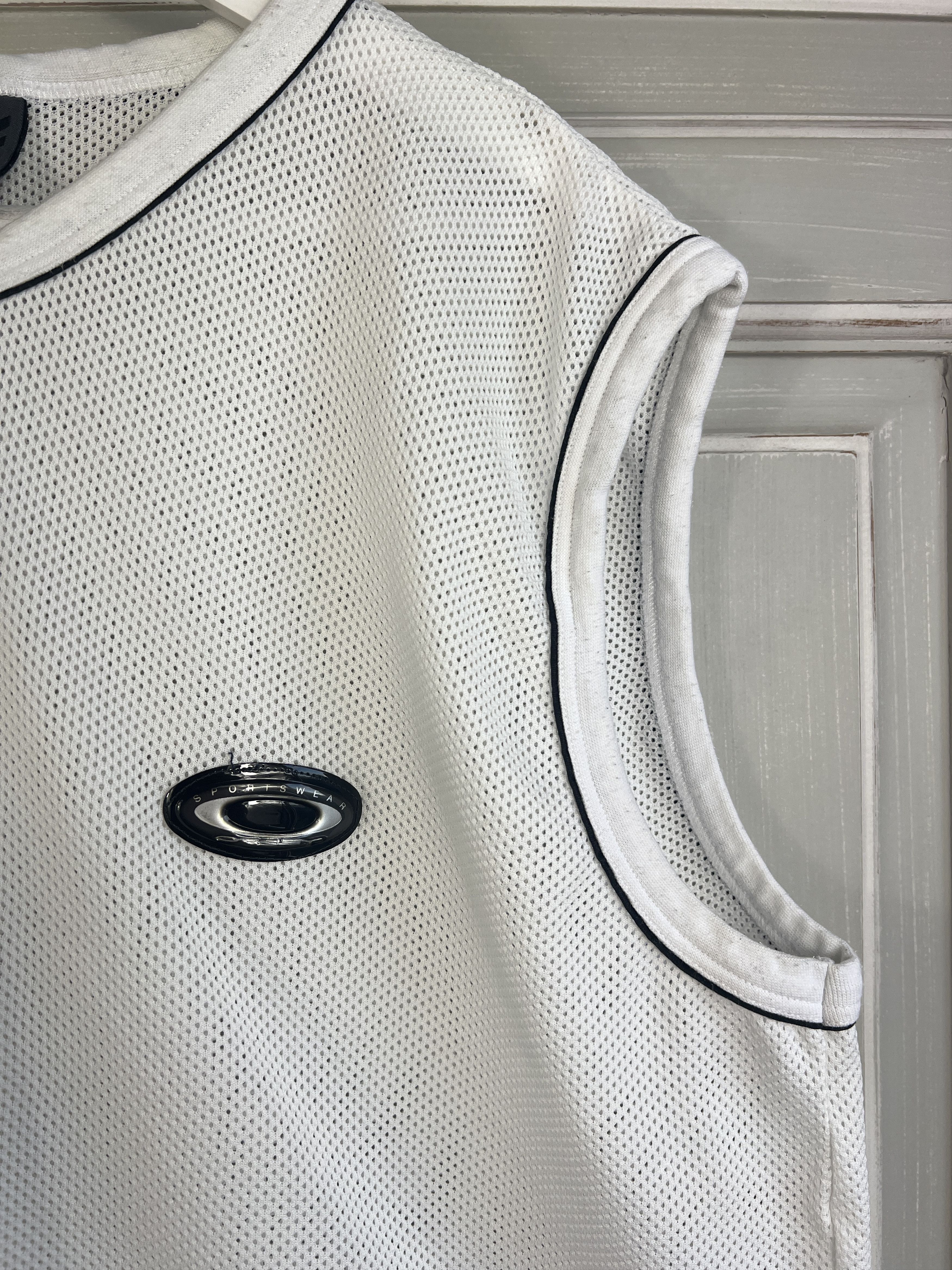 Oakley × Vintage VINTAGE OAKLEY Y2K SOFTWEAR GREY MESH TANK TOP SLEEVELESS Size US XXL / EU 58 / 5 - 2 Thumbnail