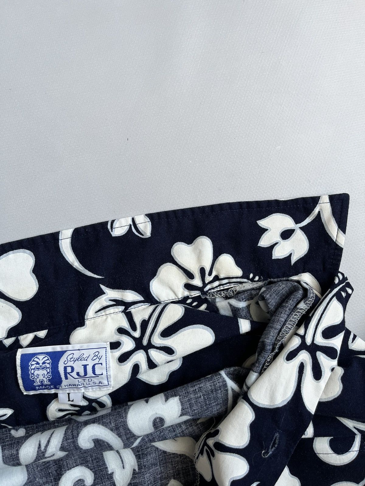 Other Vintage RJC Men Blue Floral Hawaiian Cotton Button Up Shirt Size US L / EU 52-54 / 3 - 5 Thumbnail