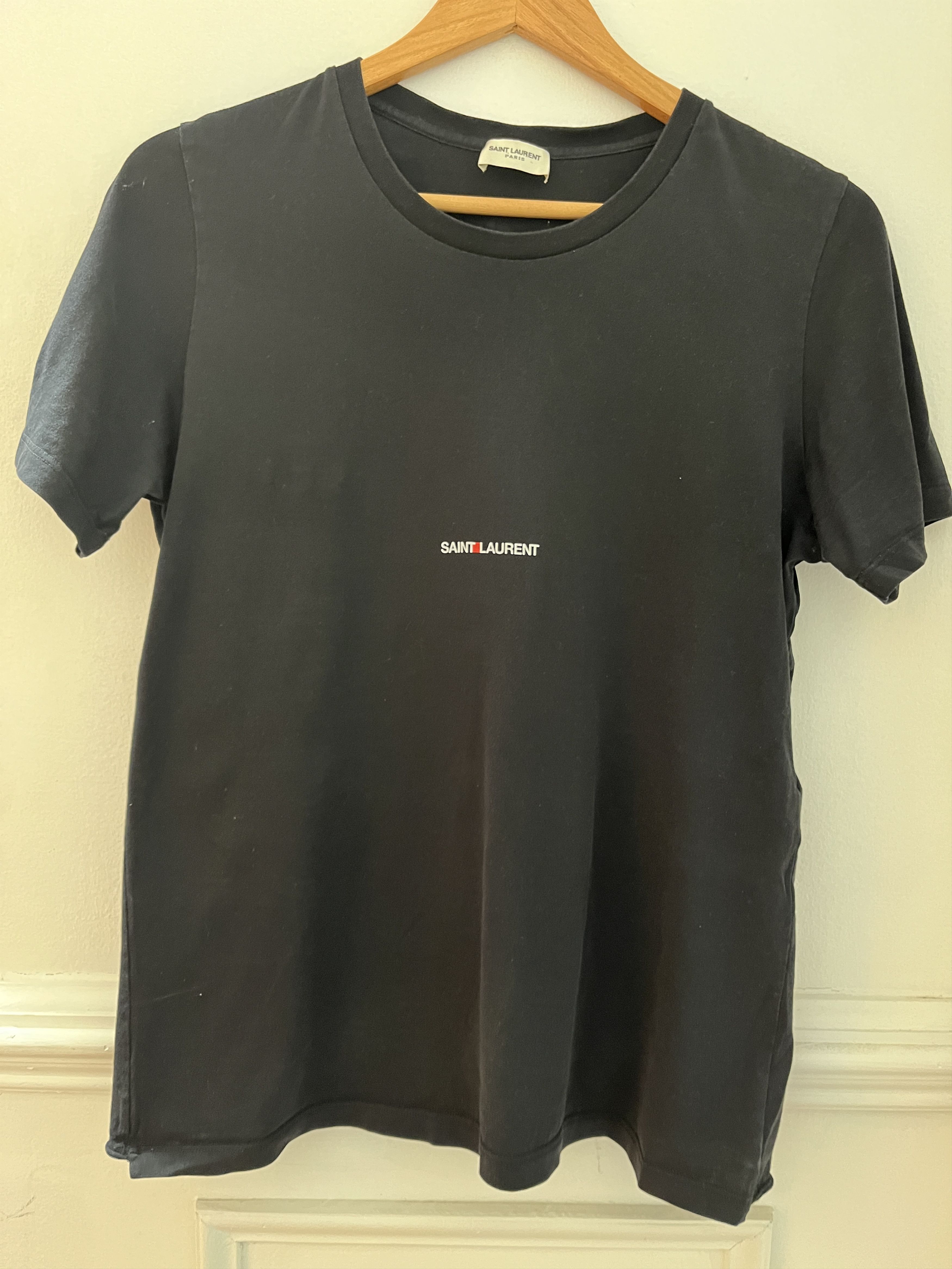 Saint Laurent Paris Saint Laurent no smoking lips logo t